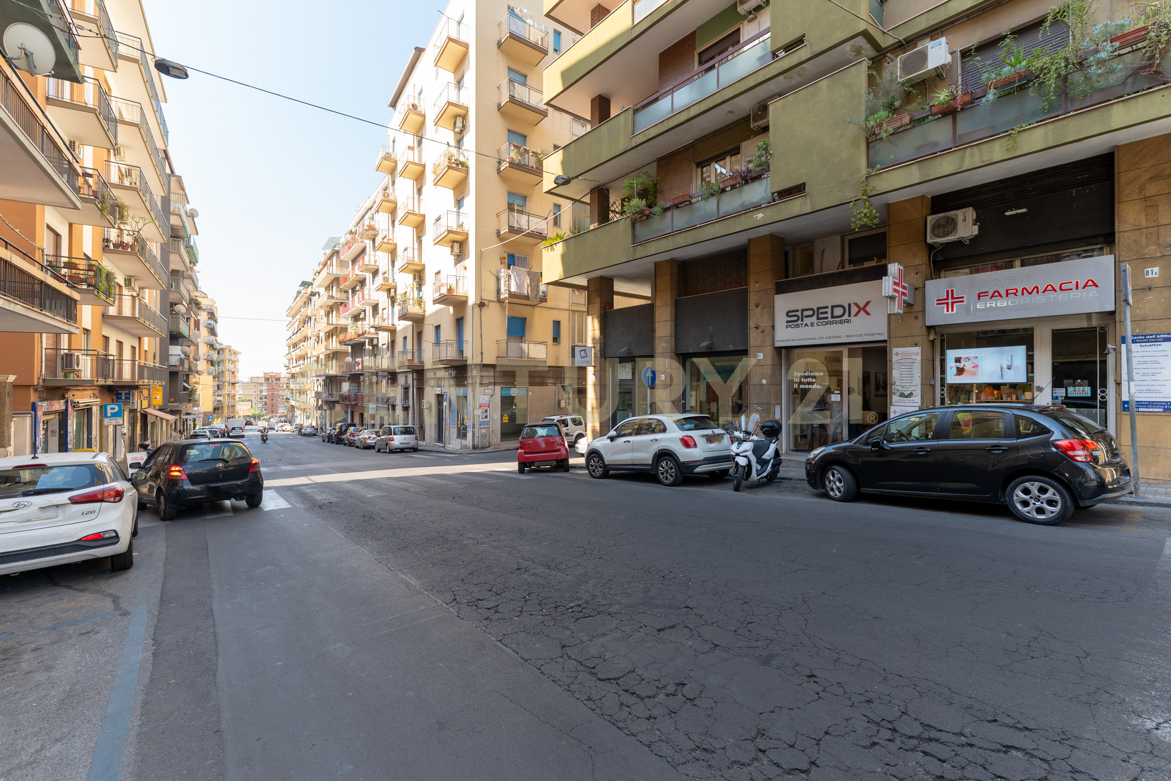 Locale commerciale ristrutturata in via passo gravina 81c, Catania