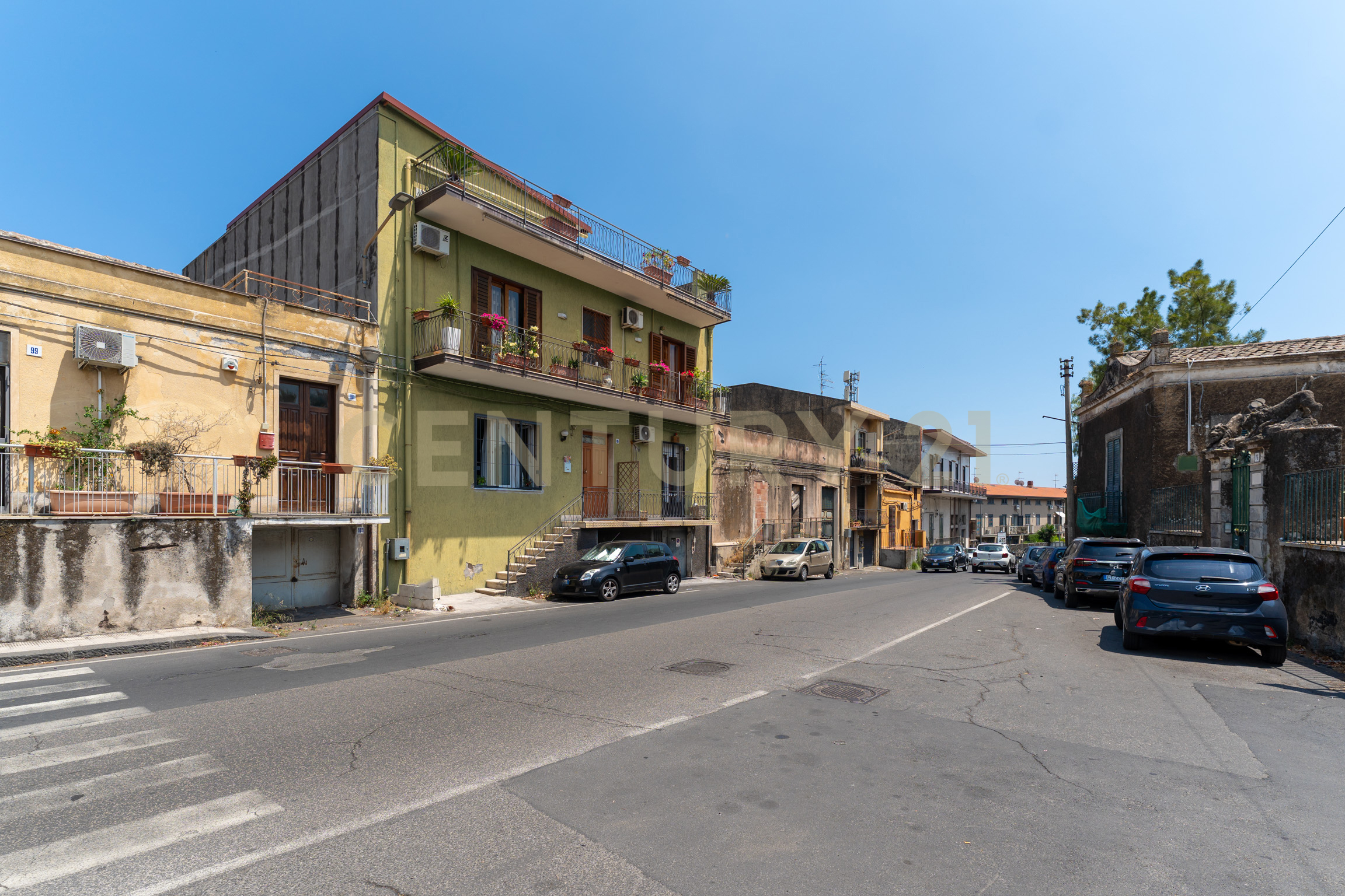 Casa indipendente con terrazzi in via duca degli abruzzi 105, San Giovanni la Punta