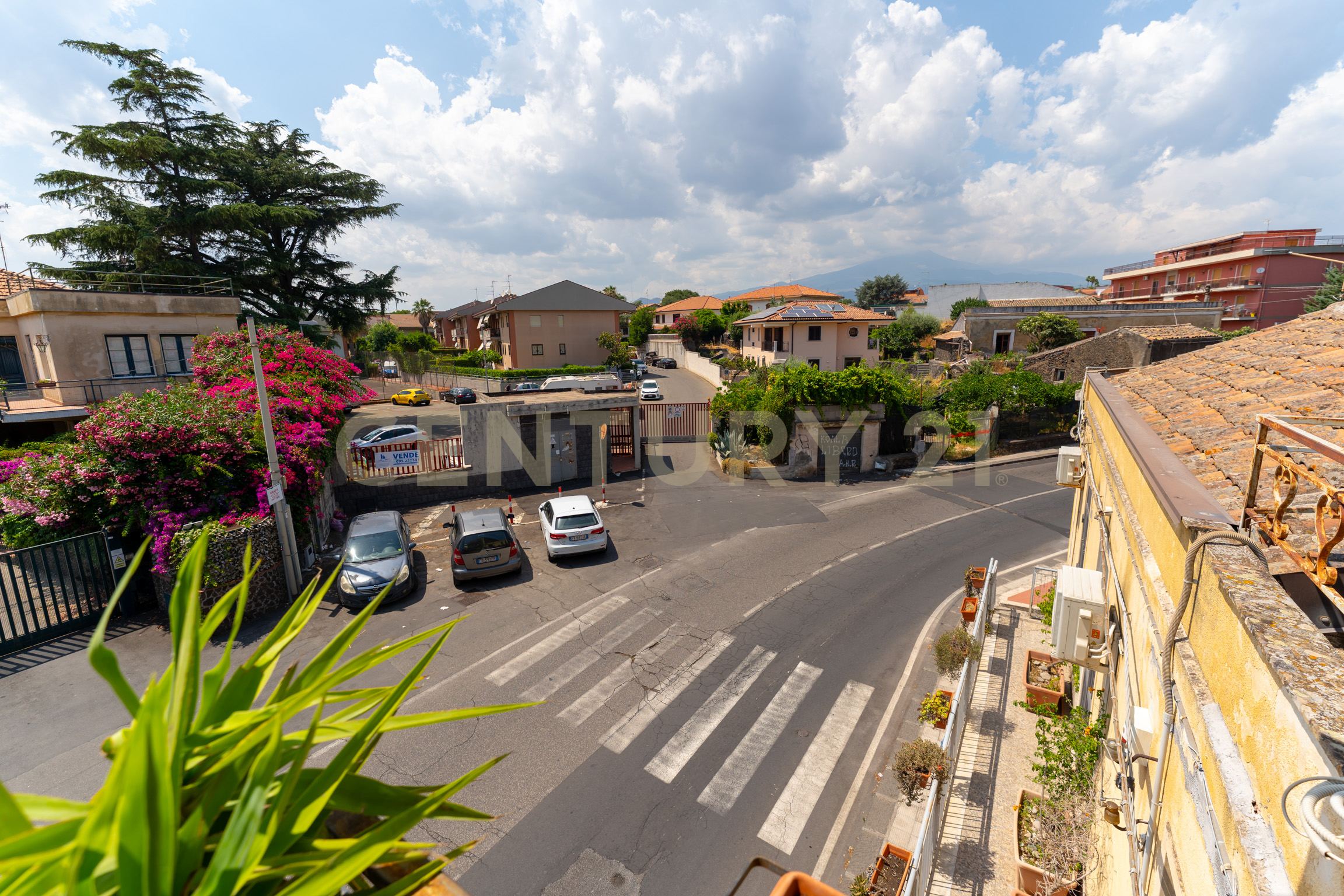 Casa indipendente con terrazzi in via duca degli abruzzi 105, San Giovanni la Punta