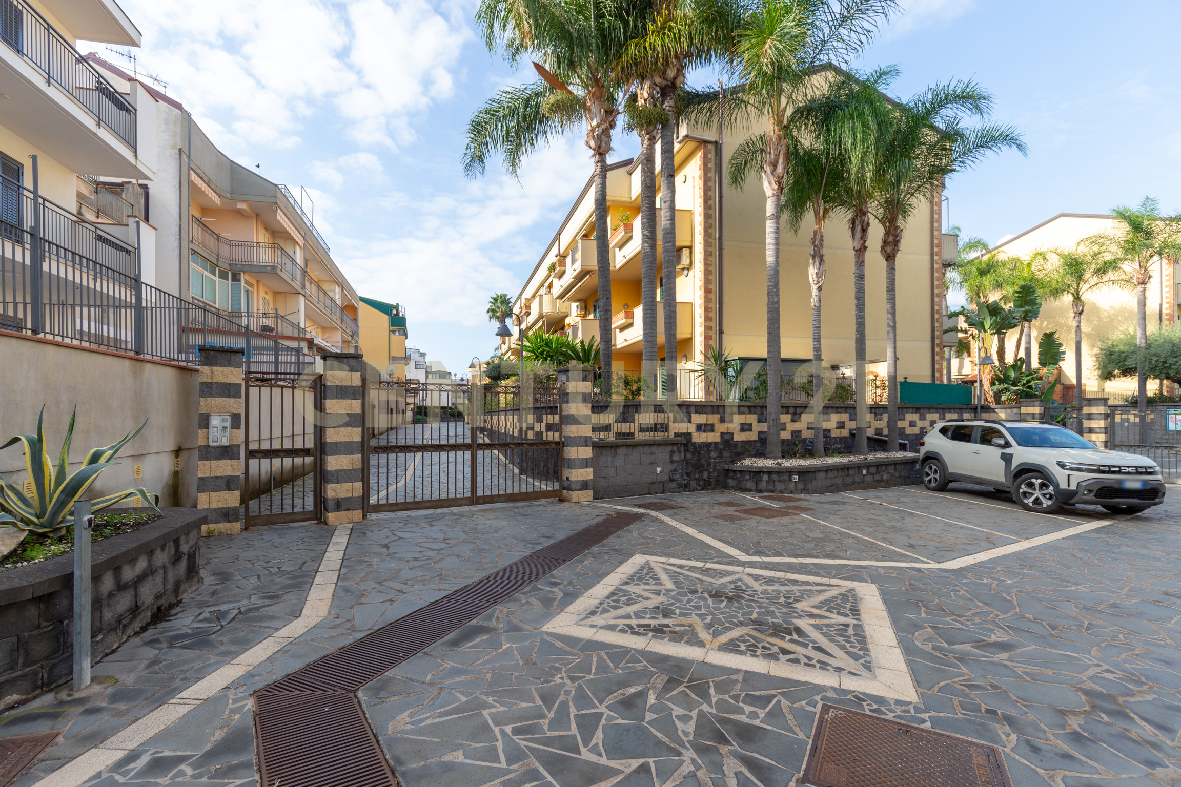 Mansarda con terrazzi in via spiaggia 39, Mascali