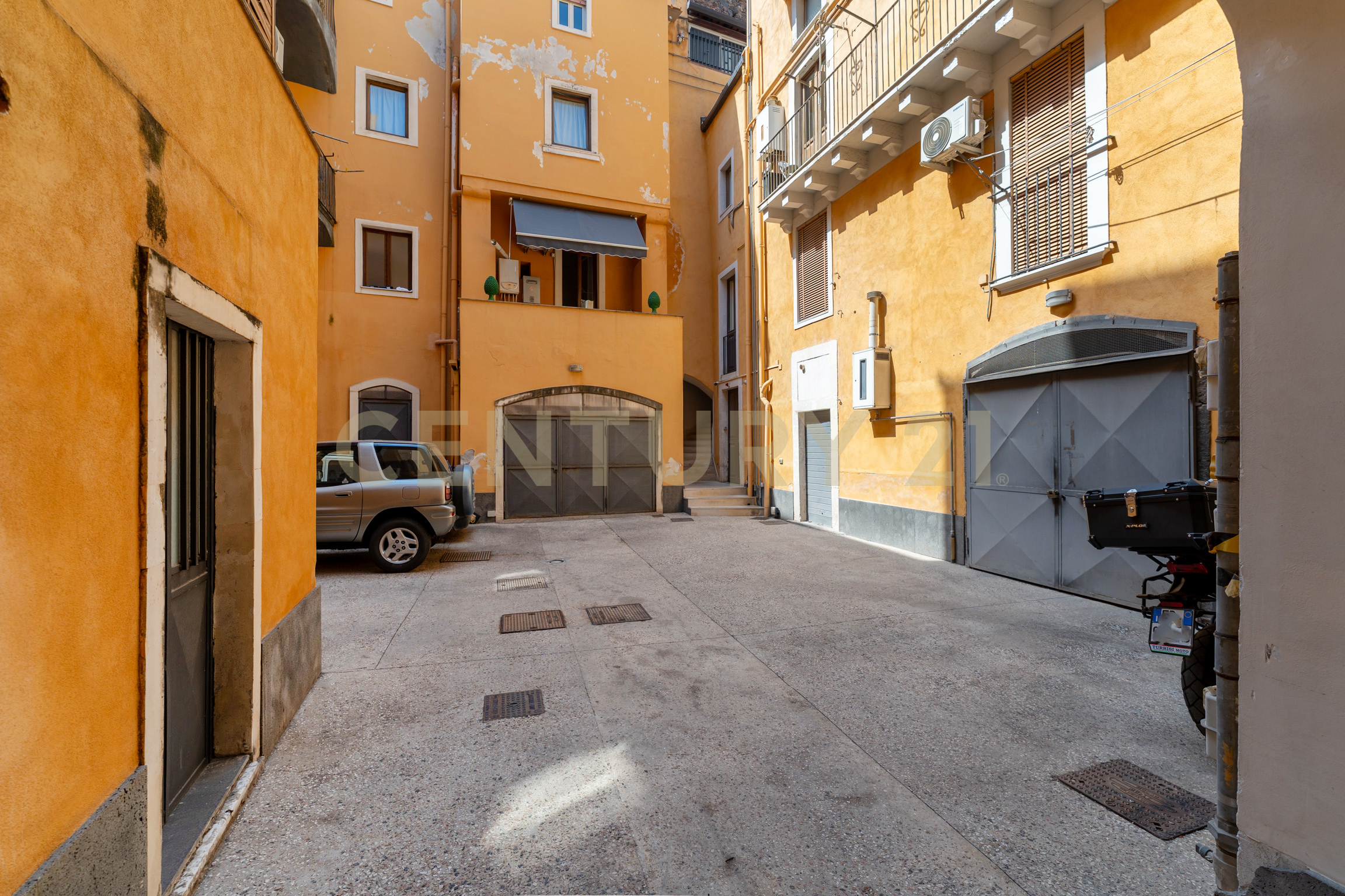 Appartamento con terrazzo in via antonino di sangiuliano 185, Catania