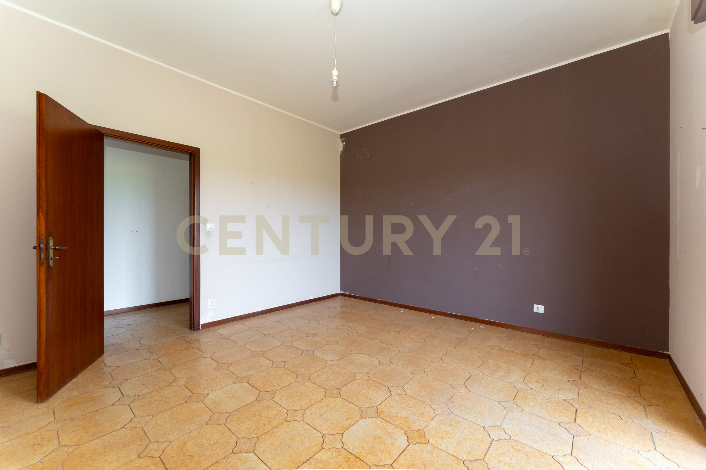 Appartamento con giardino in via croce 72, Aci Catena