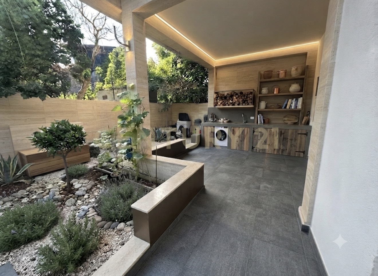 Casa indipendente con giardino in via umberto i 27, Catania