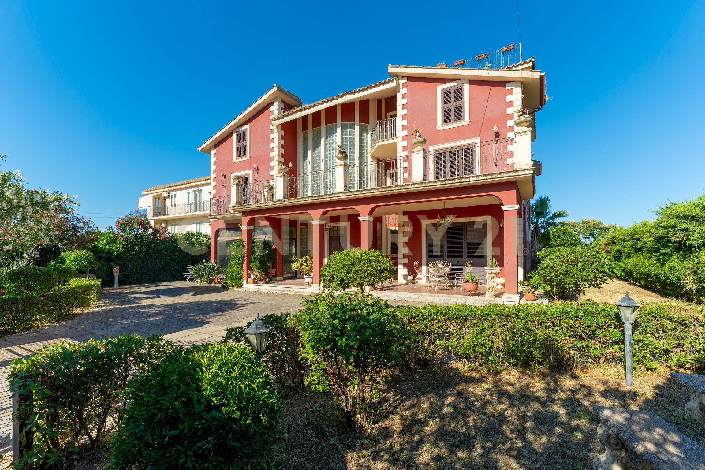 Villa con giardino in via ottavia penna 50, Caltagirone