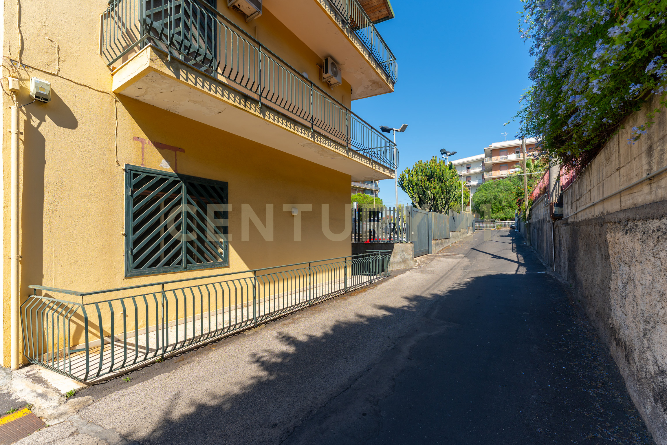 Stabile/Palazzo da ristrutturare in via sebastiano catania 284, Catania