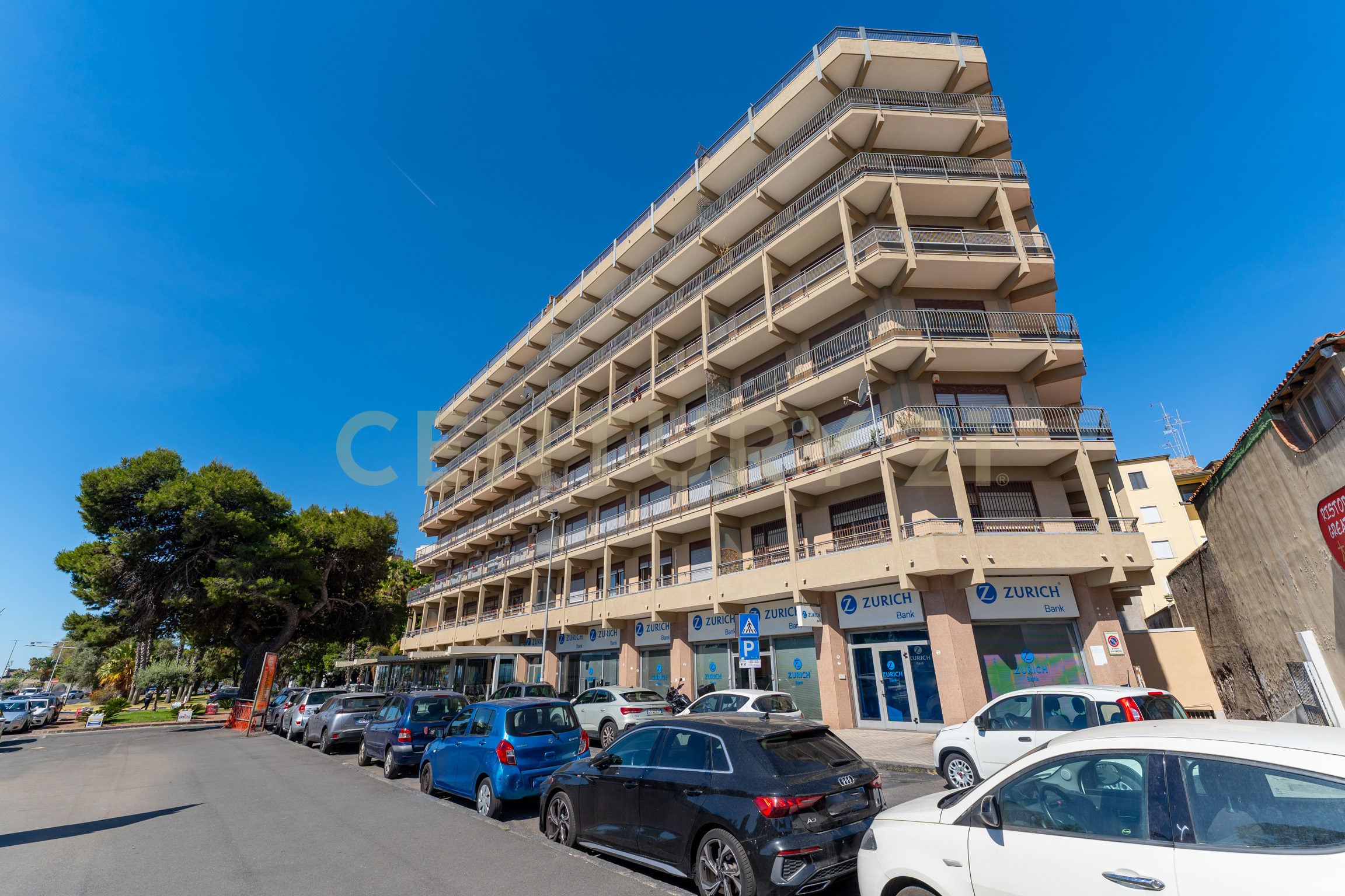 Posto auto coperto ristrutturato in piazza europa 13, Catania