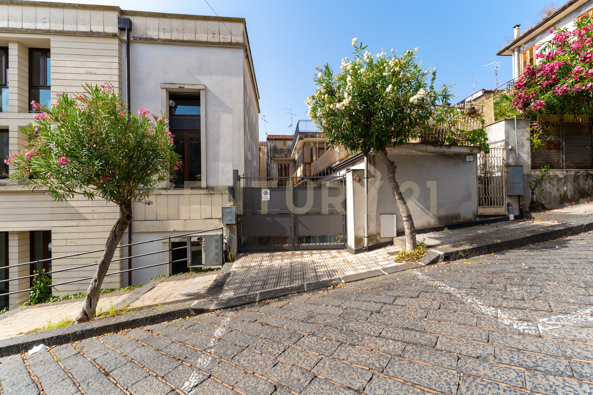 Casa indipendente con terrazzo in via monte grappa 8, Zafferana Etnea