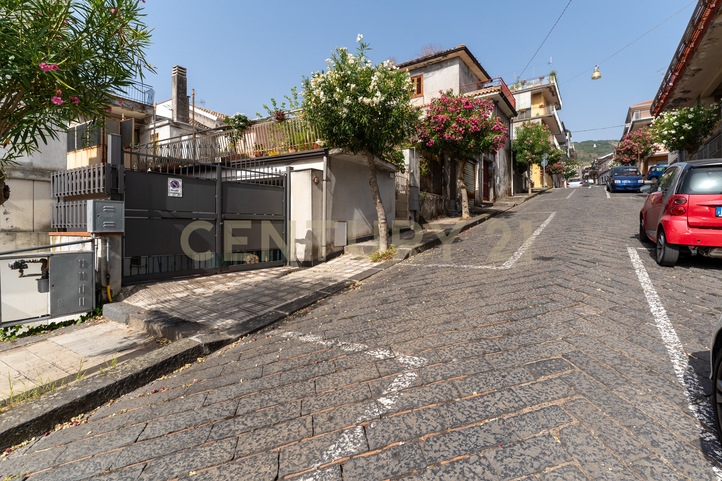 Casa indipendente con terrazzo in via monte grappa 8, Zafferana Etnea