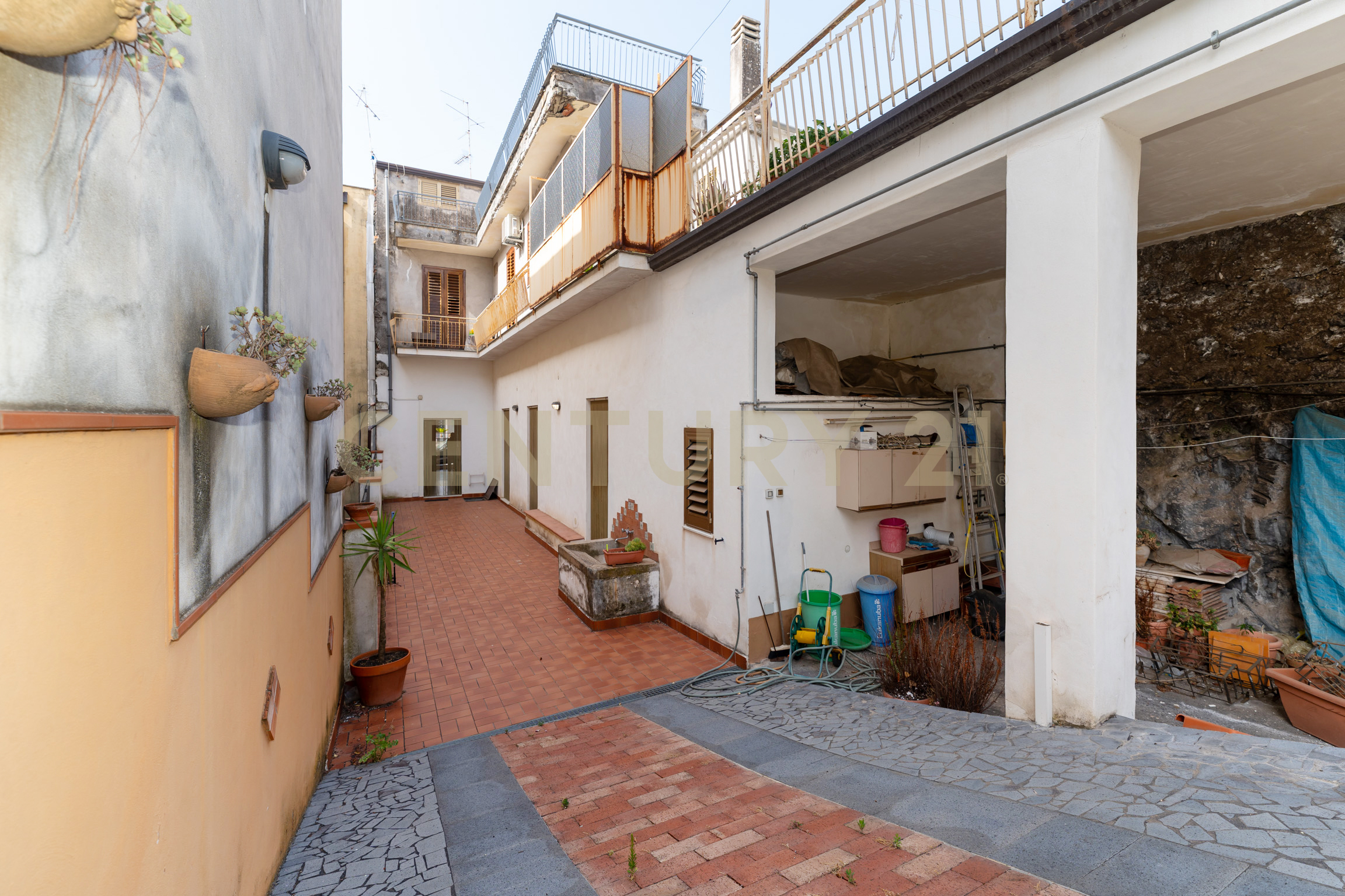 Casa indipendente con terrazzo in via monte grappa 8, Zafferana Etnea