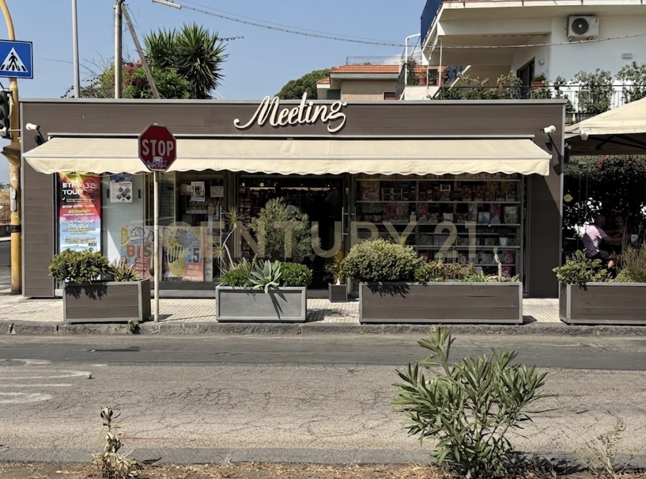 Locale commerciale in vendita in piazza jacopo da lentini, Aci Castello