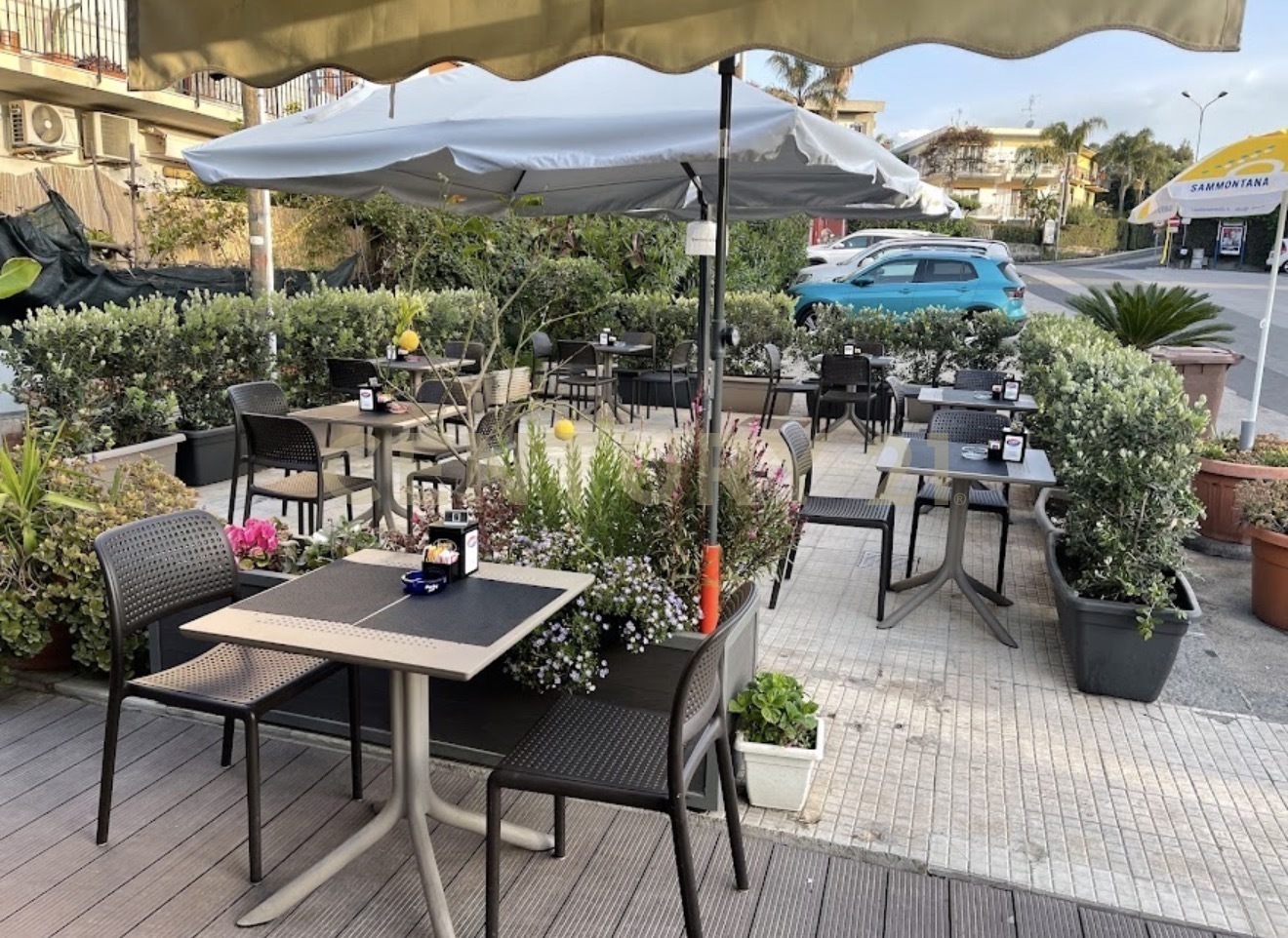 Locale commerciale in vendita in piazza jacopo da lentini, Aci Castello