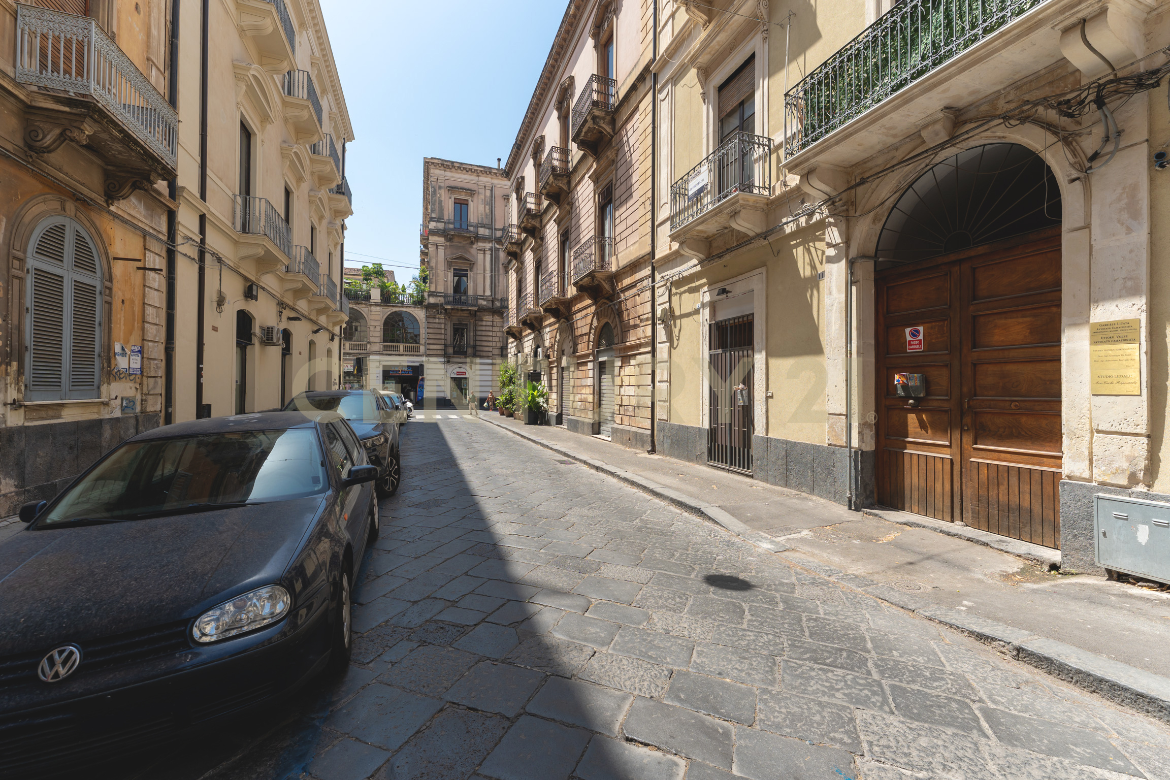 Appartamento con box in via aloi 11, Catania