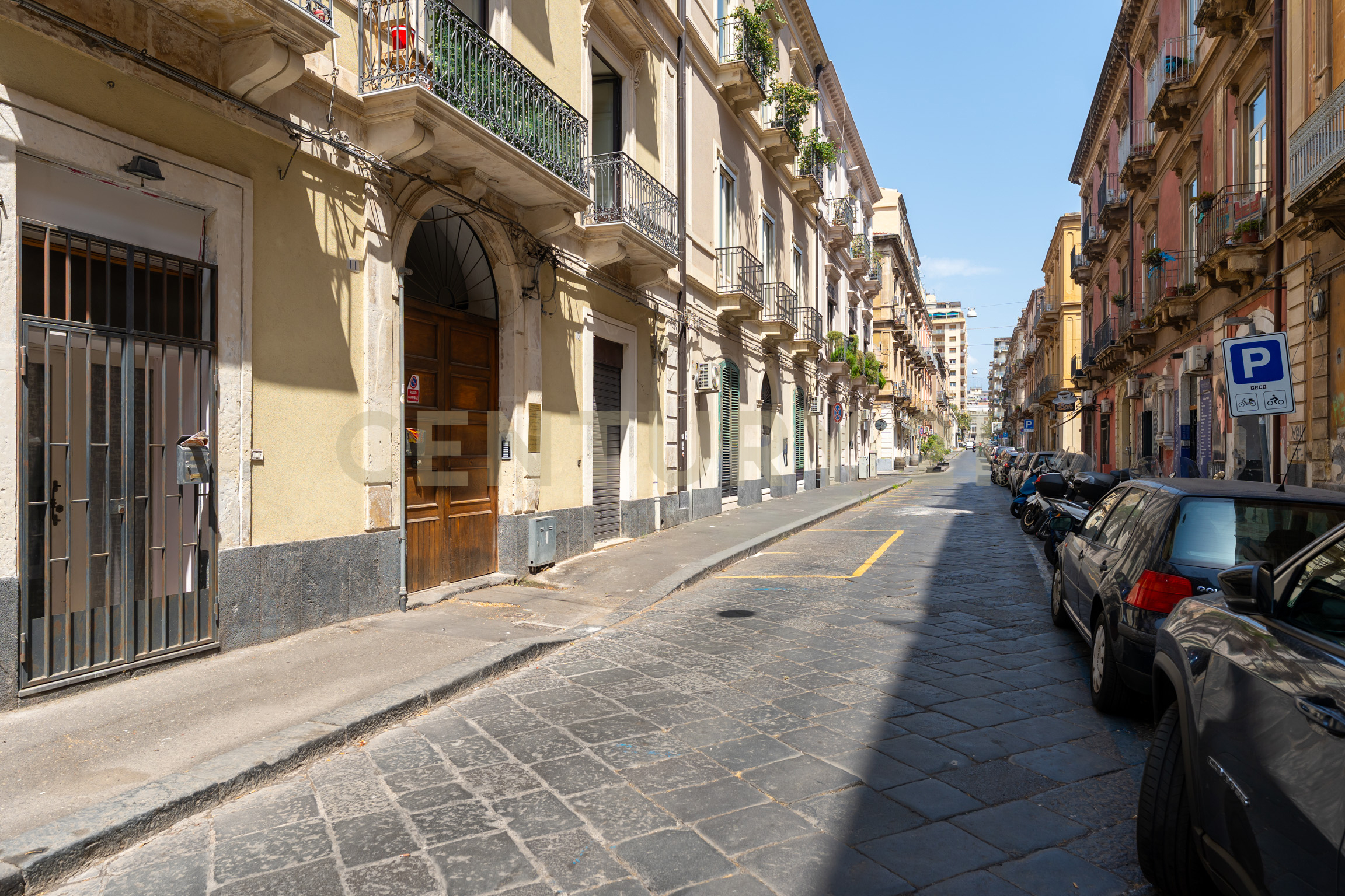 Appartamento con box in via aloi 11, Catania