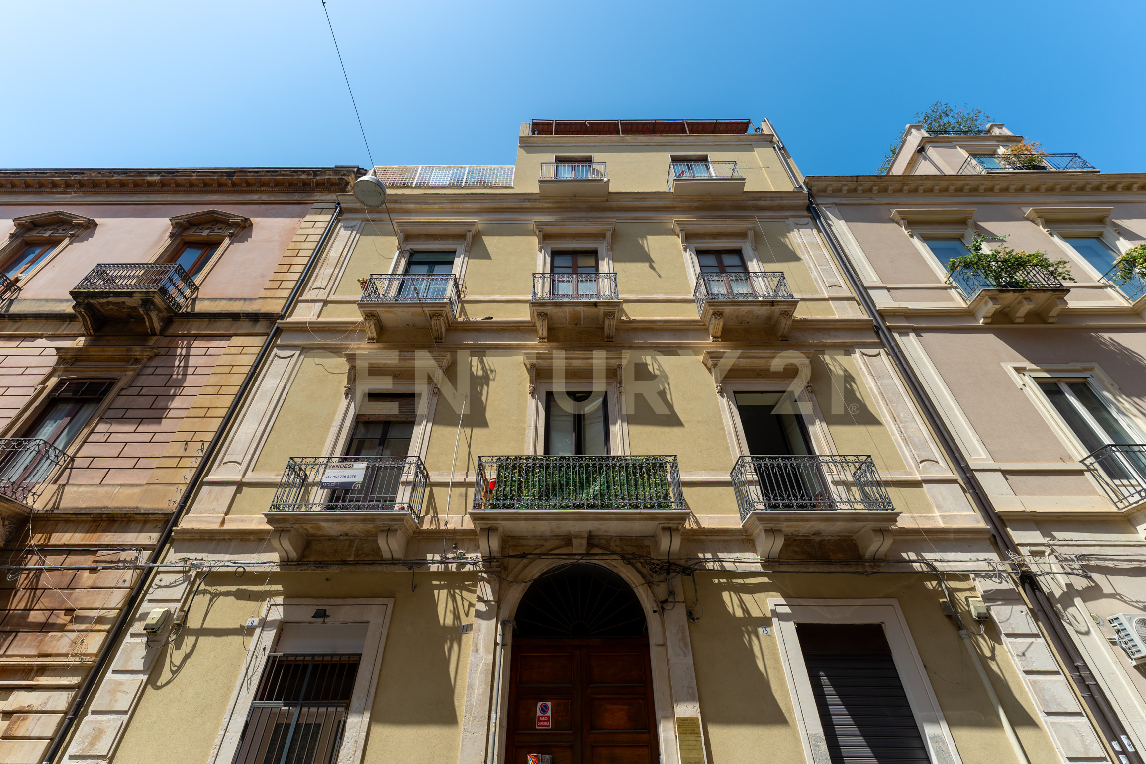Appartamento con box in via aloi 11, Catania