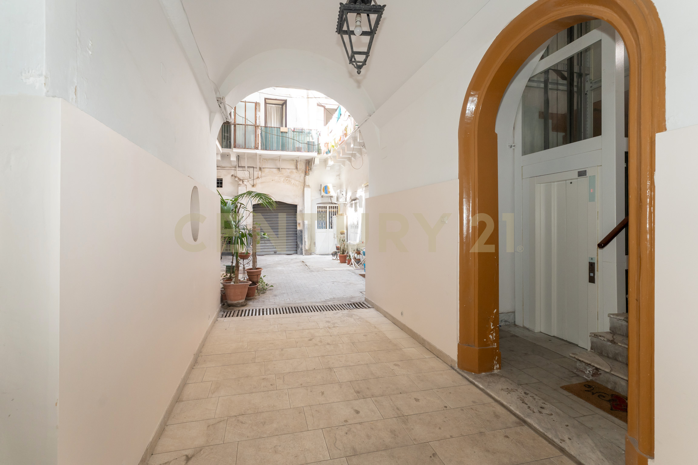 Appartamento con box in via aloi 11, Catania