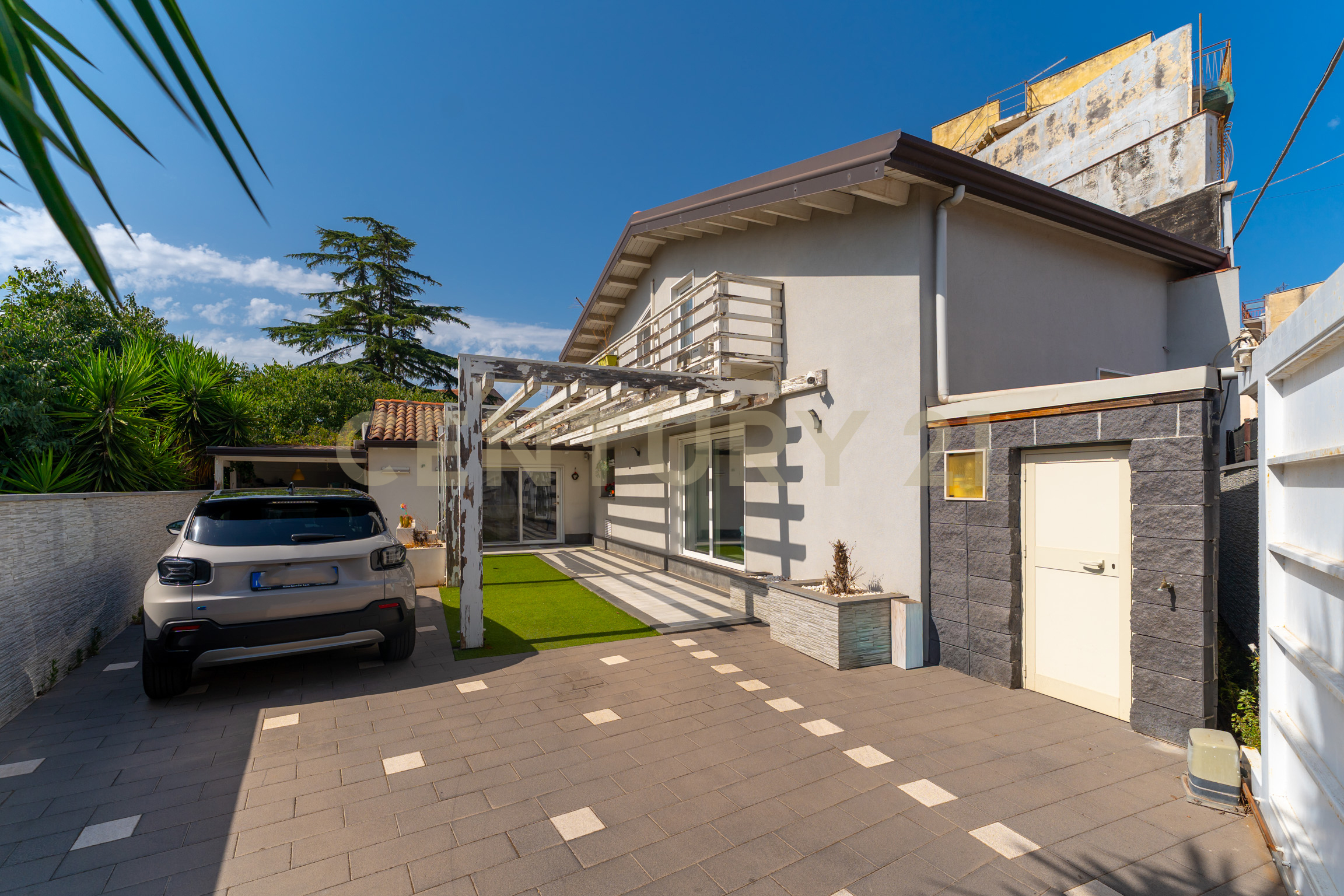 Villa con giardino in via immacolata, Catania