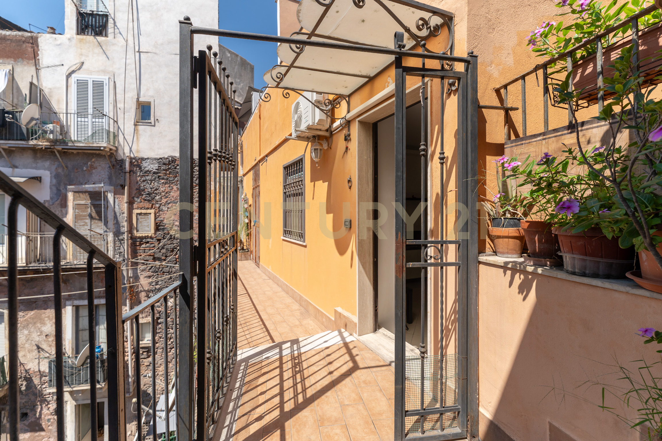Bilocale ristrutturato in via serravalle 42, Catania