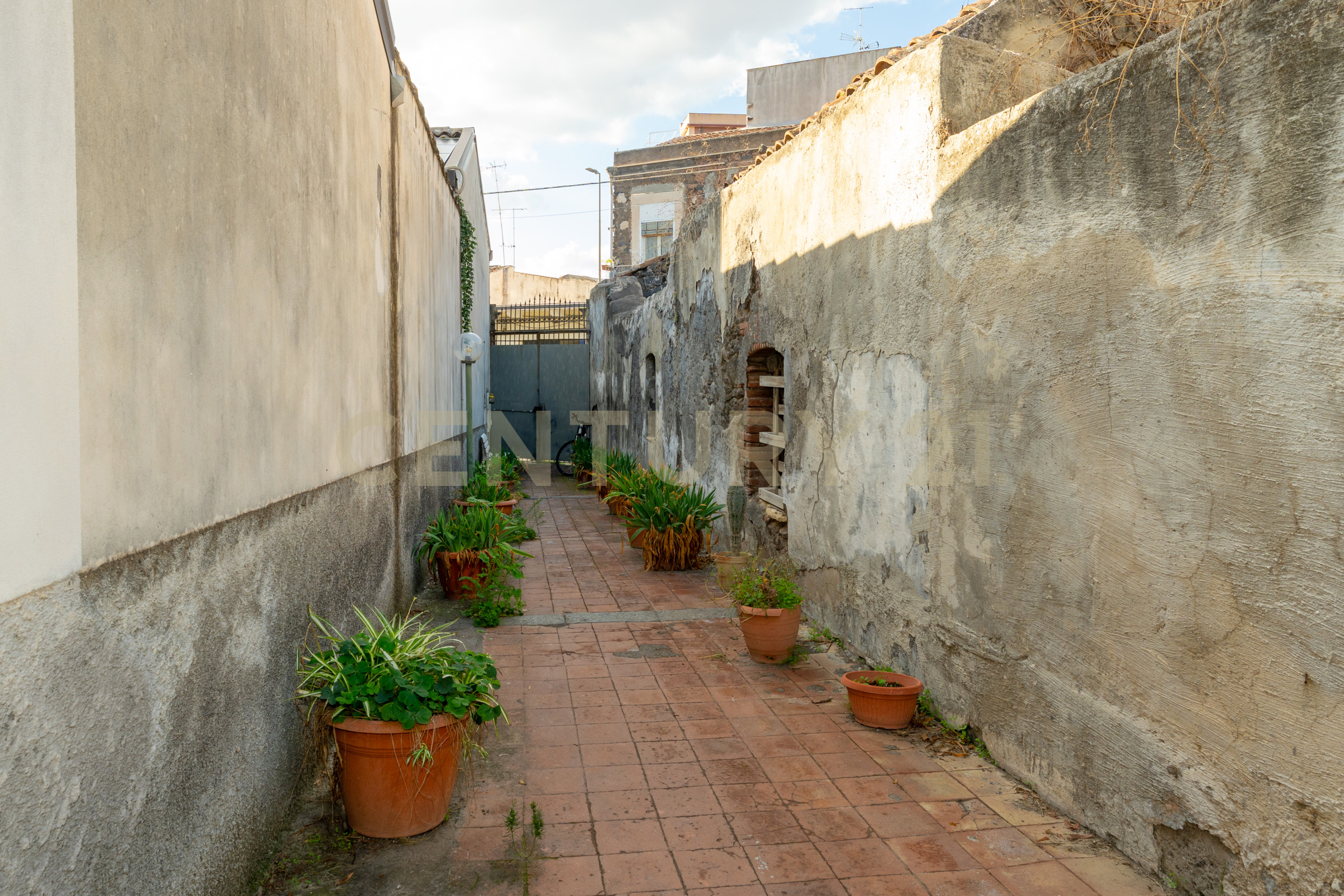 Casa indipendente con giardino in via re martino 212, Catania