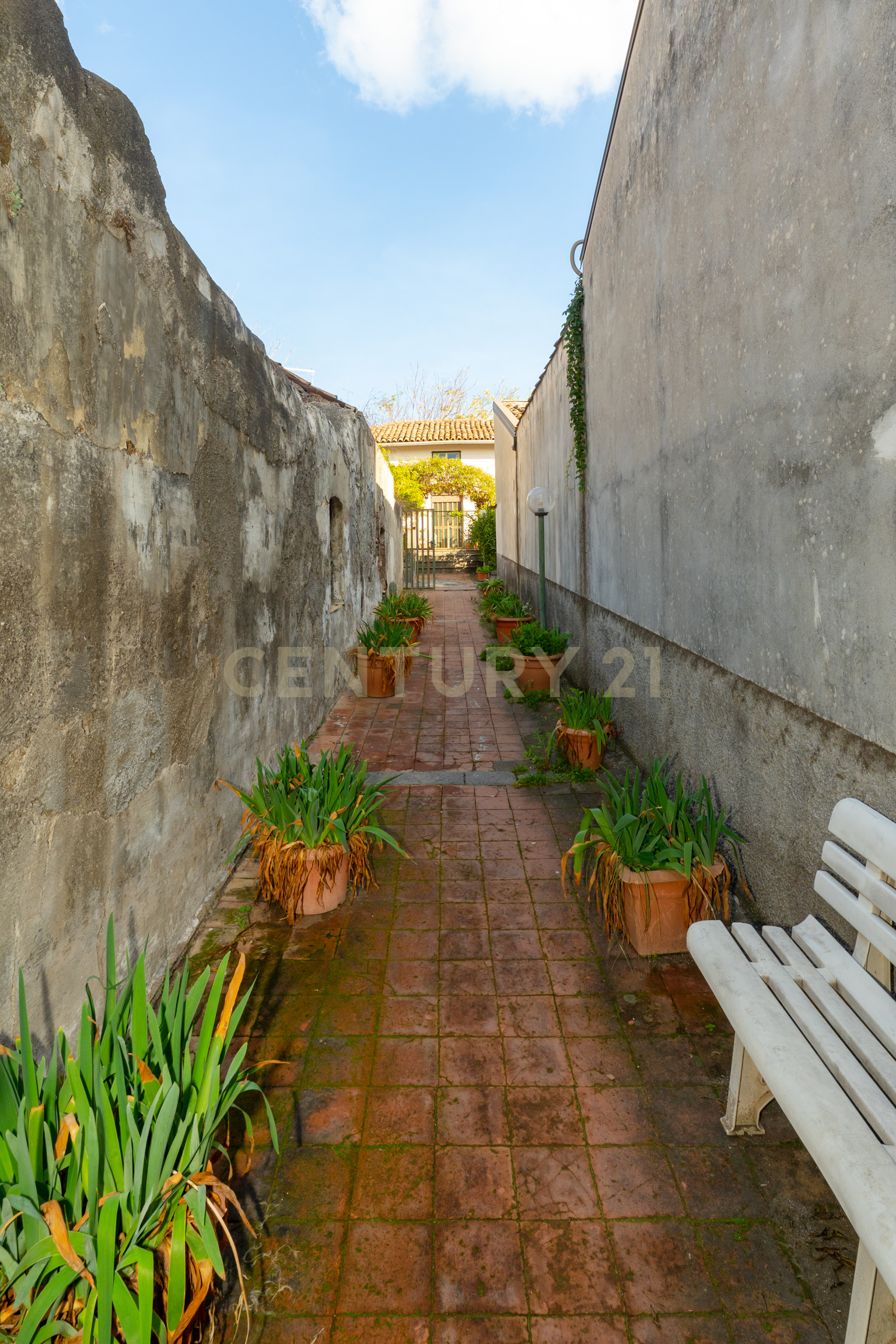 Casa indipendente con giardino in via re martino 212, Catania