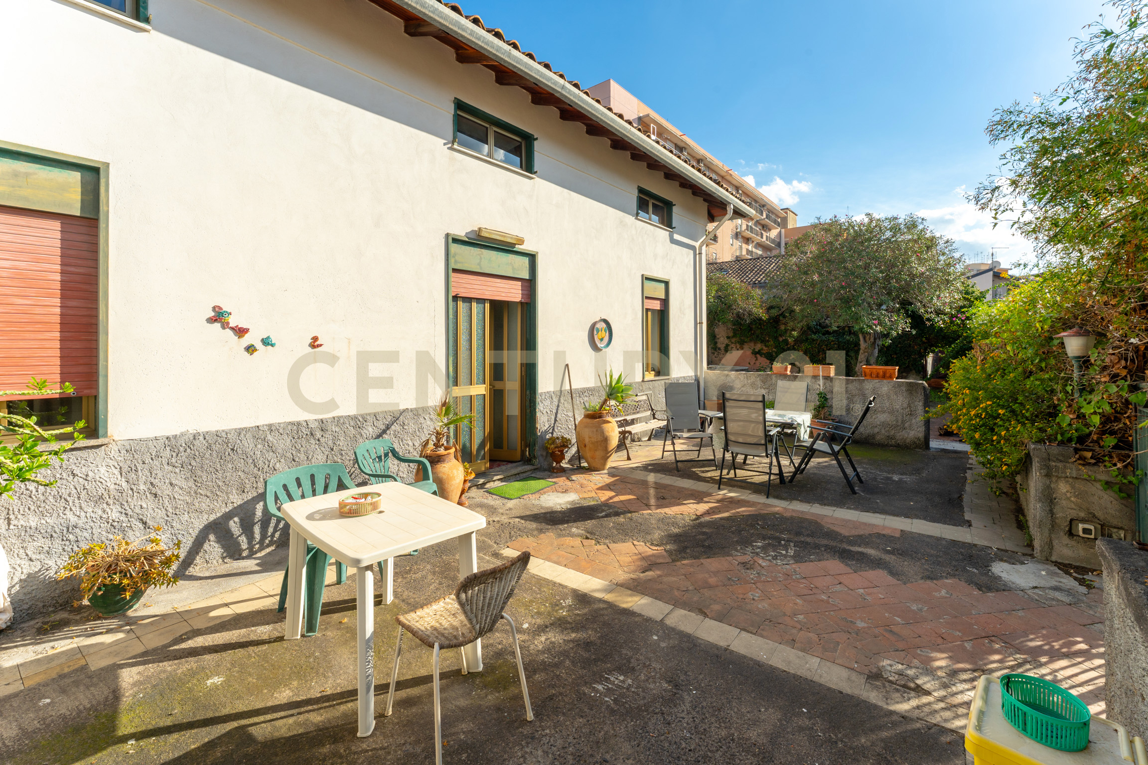 Casa indipendente con giardino in via re martino 212, Catania