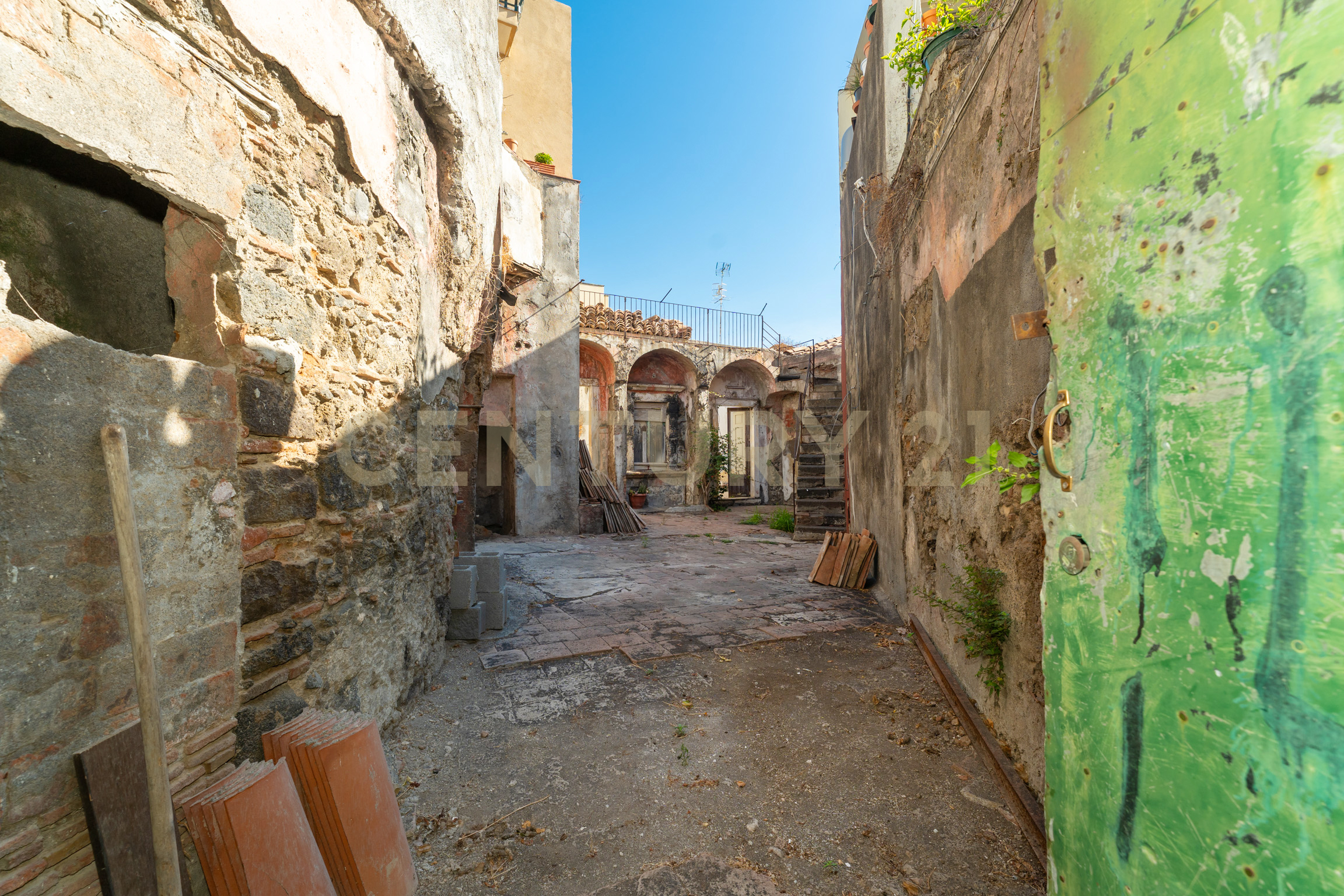 Casa indipendente con giardino in via san lorenzo, Acireale
