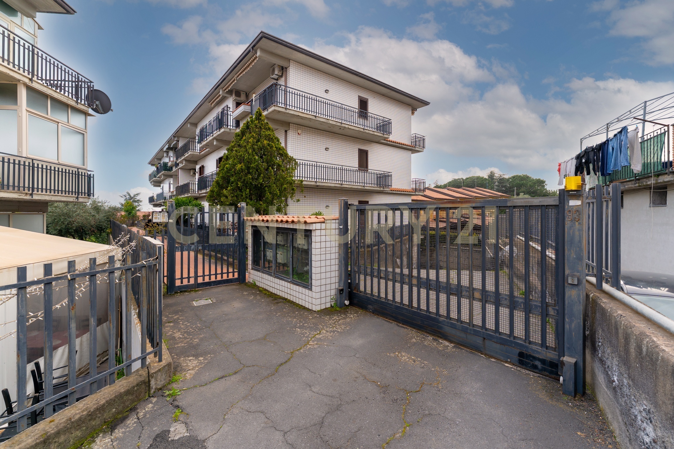 Trilocale con box doppio in via ercole patti 91, Pedara