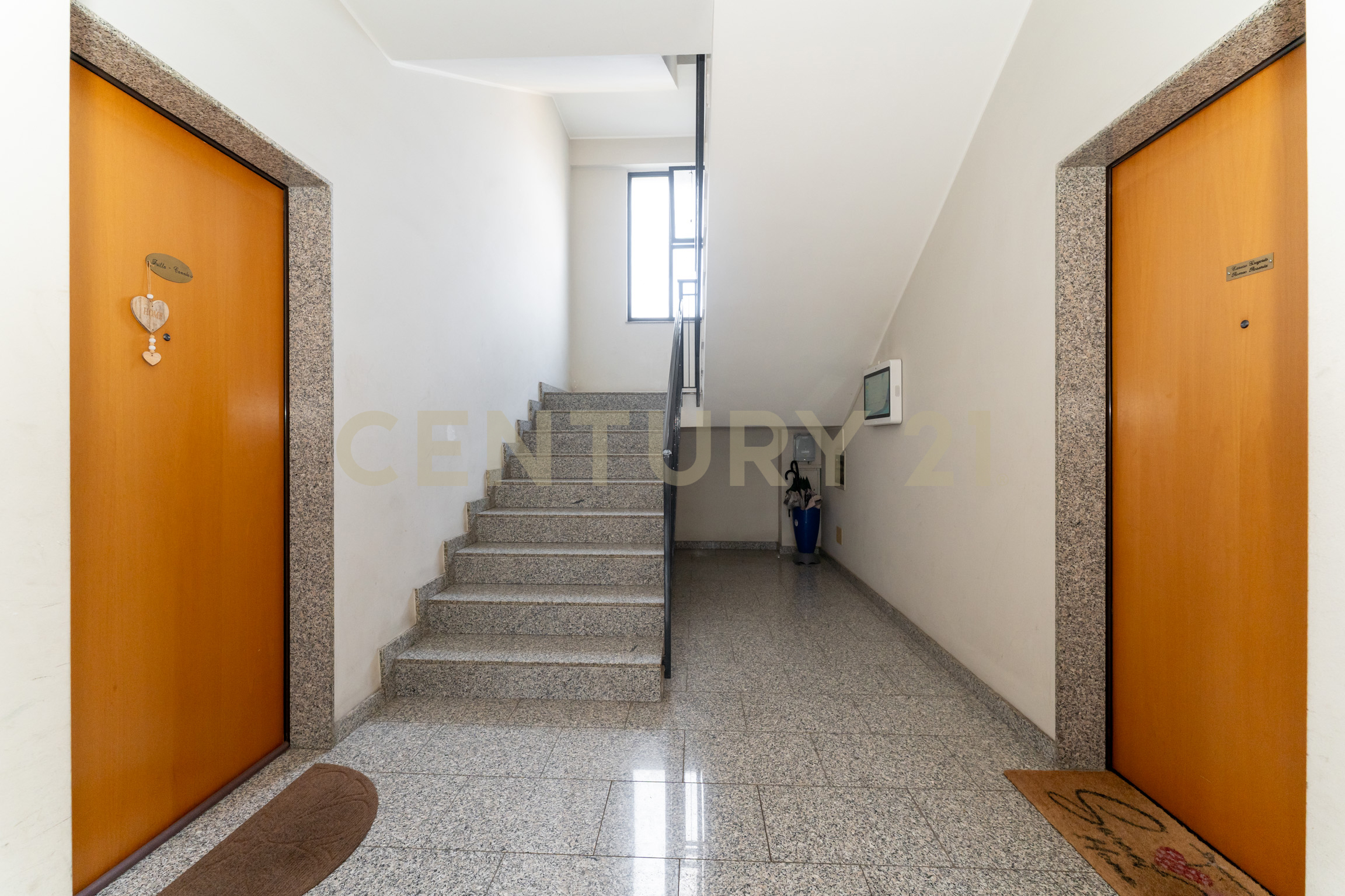 Trilocale con box doppio in via ercole patti 91, Pedara