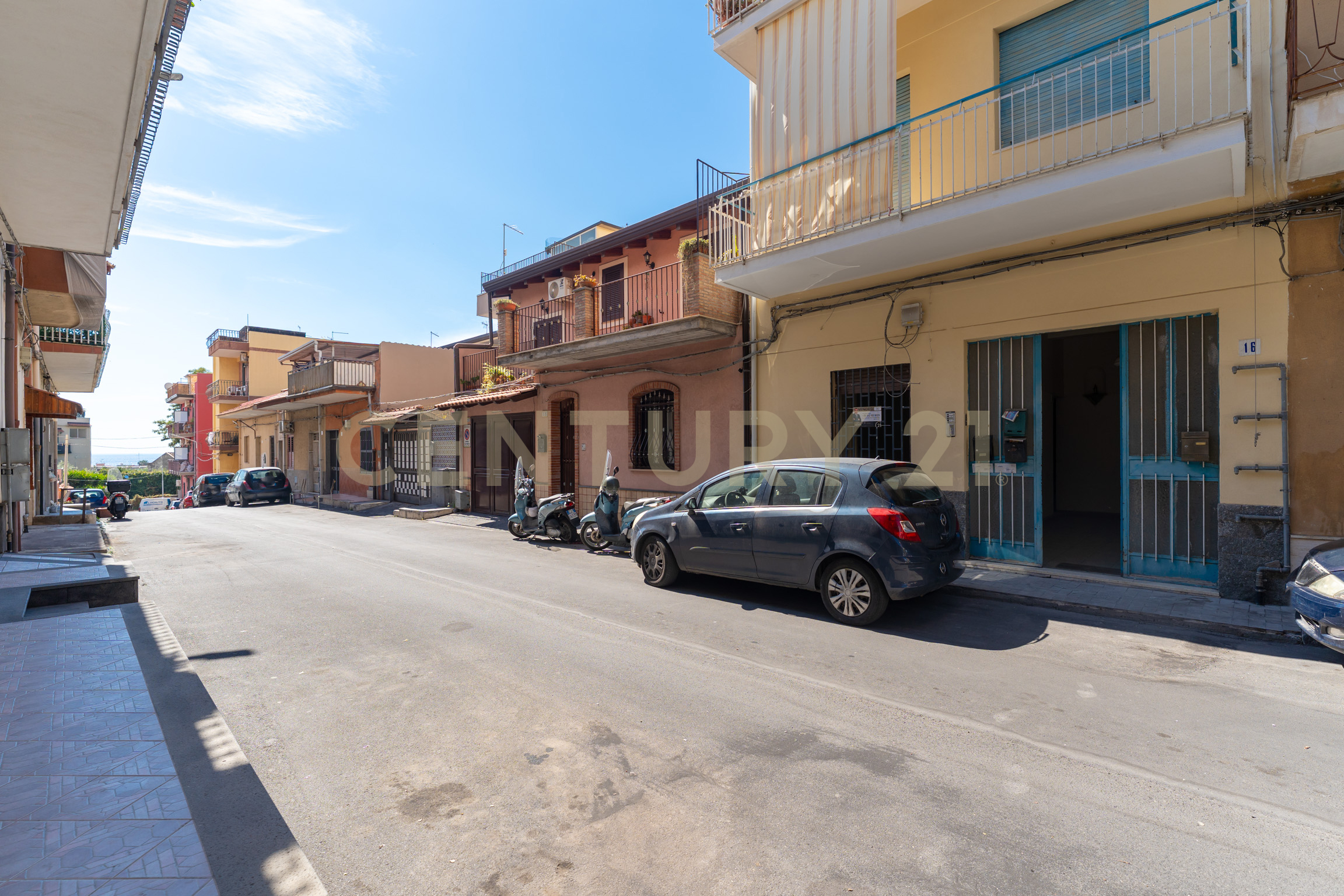 Trilocale con terrazzo in via della genziana 16, Catania