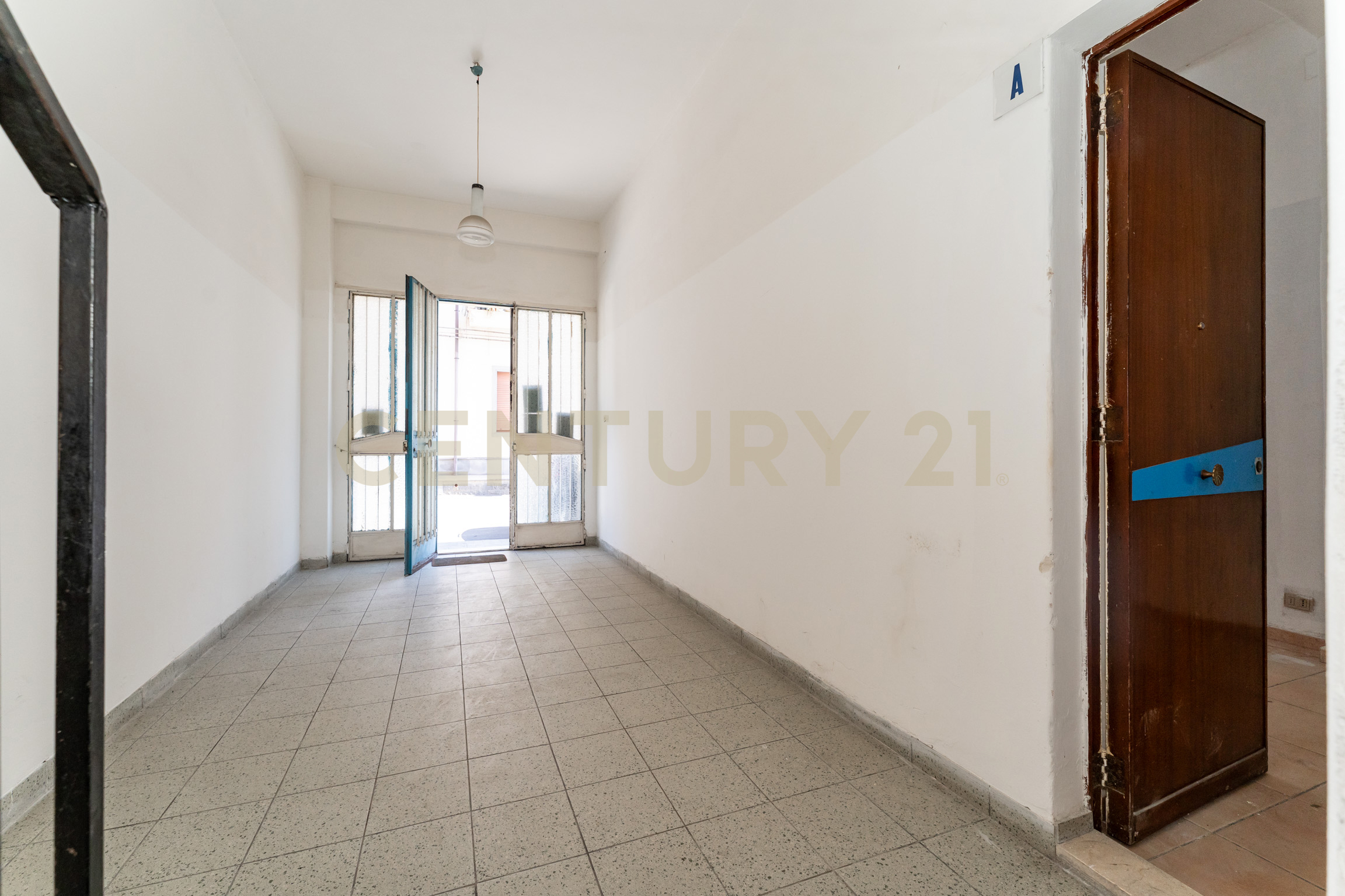 Trilocale con terrazzo in via della genziana 16, Catania