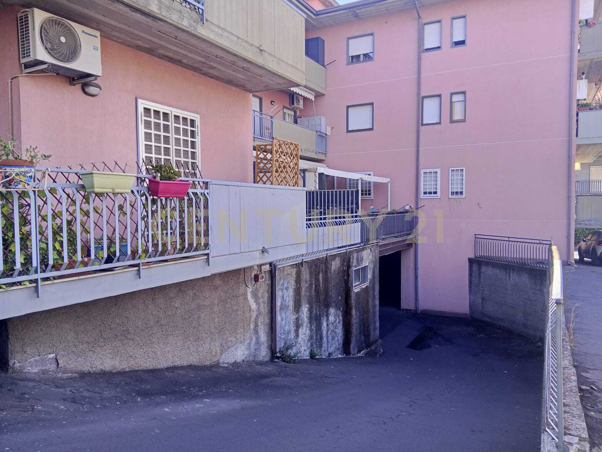 Posto auto coperto in vendita in via grotta di san giovanni 17, Catania