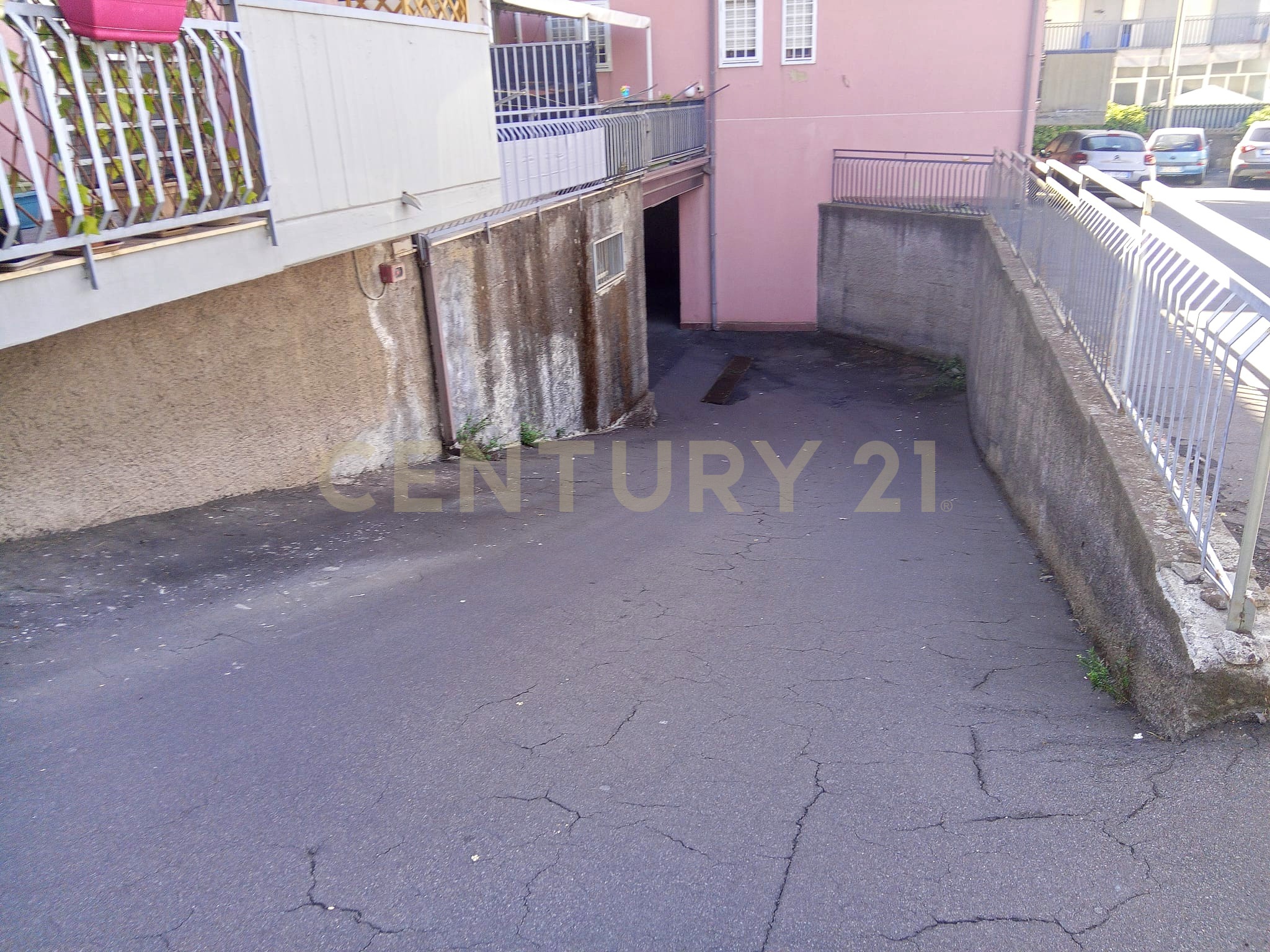 Posto auto coperto in vendita in via grotta di san giovanni 17, Catania