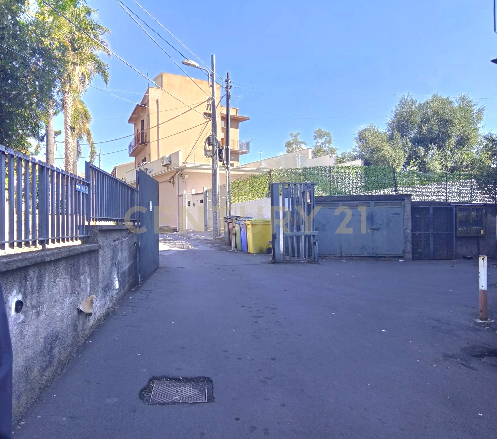 Posto auto coperto in vendita in via grotta di san giovanni 17, Catania
