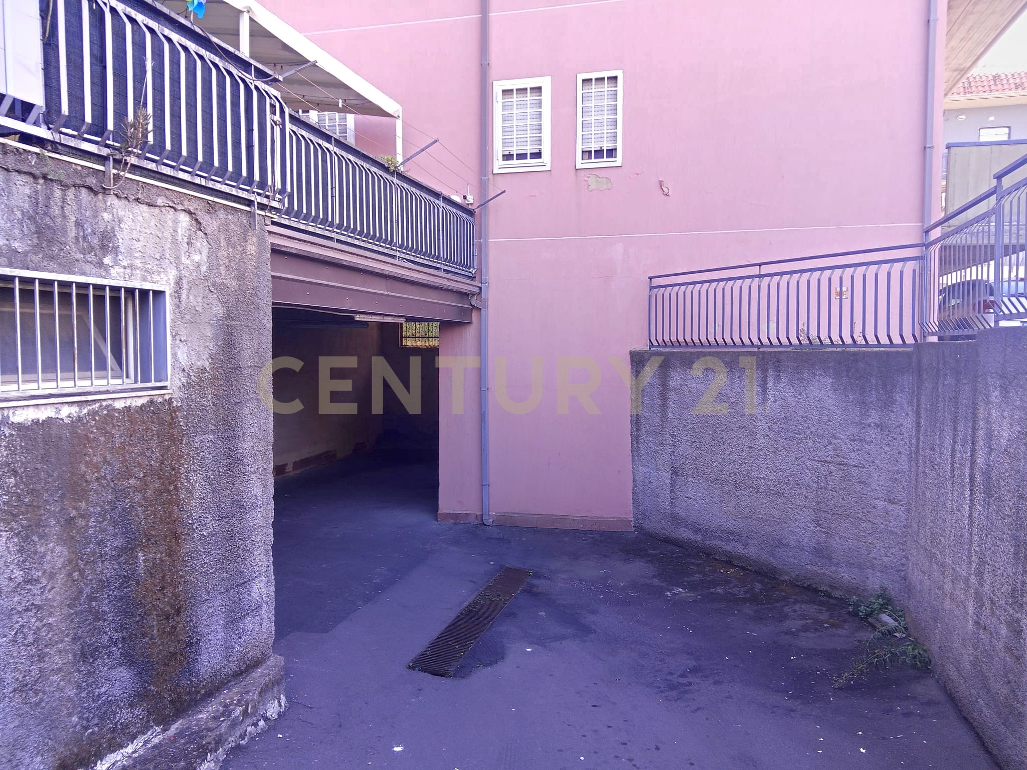 Posto auto coperto in vendita in via grotta di san giovanni 17, Catania