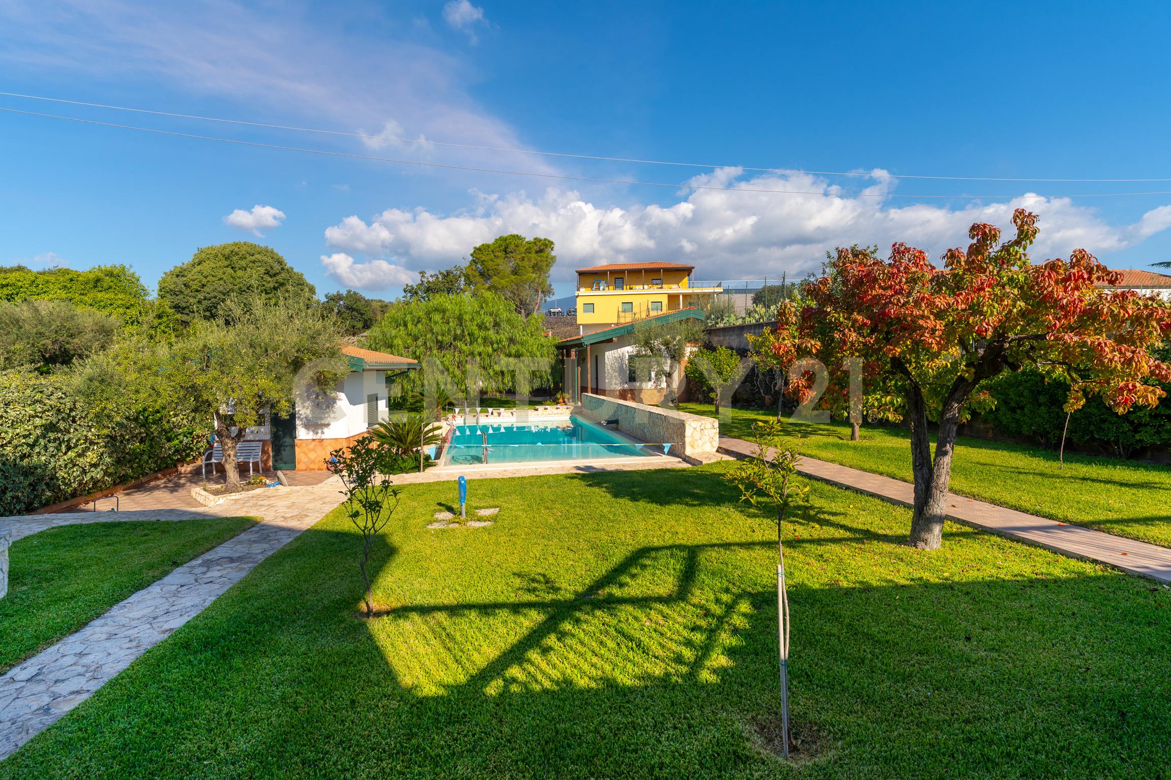Villa con giardino in via delle ginestre 54, Pedara