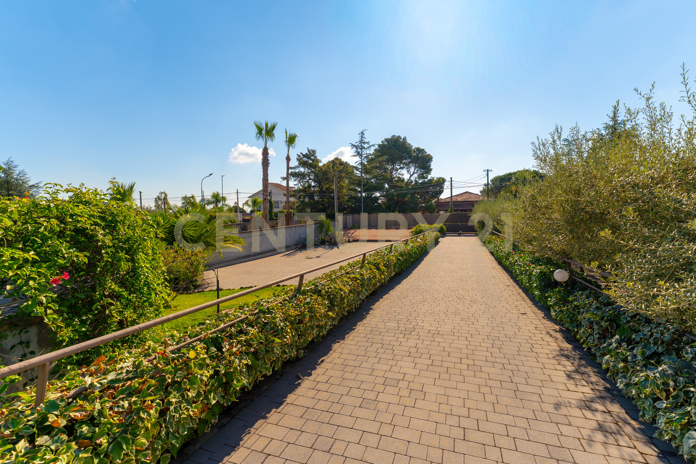 Villa con giardino in via delle ginestre 54, Pedara