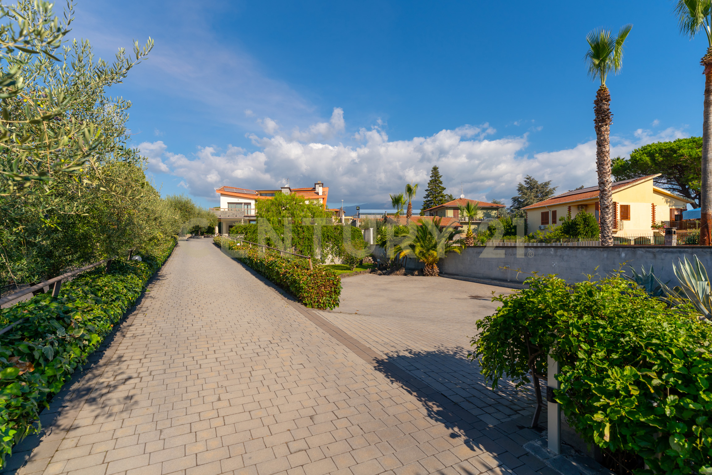 Villa con giardino in via delle ginestre 54, Pedara