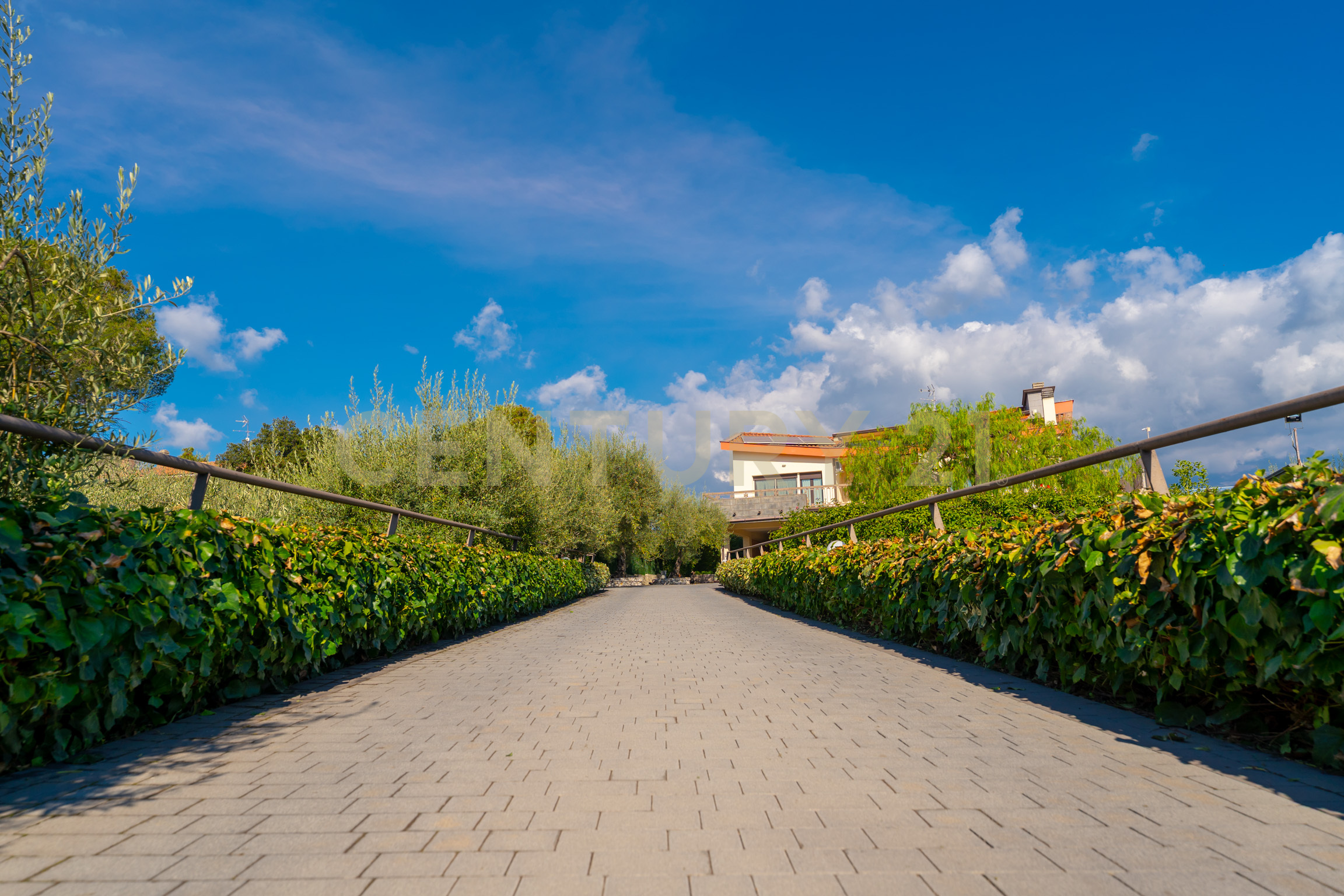 Villa con giardino in via delle ginestre 54, Pedara