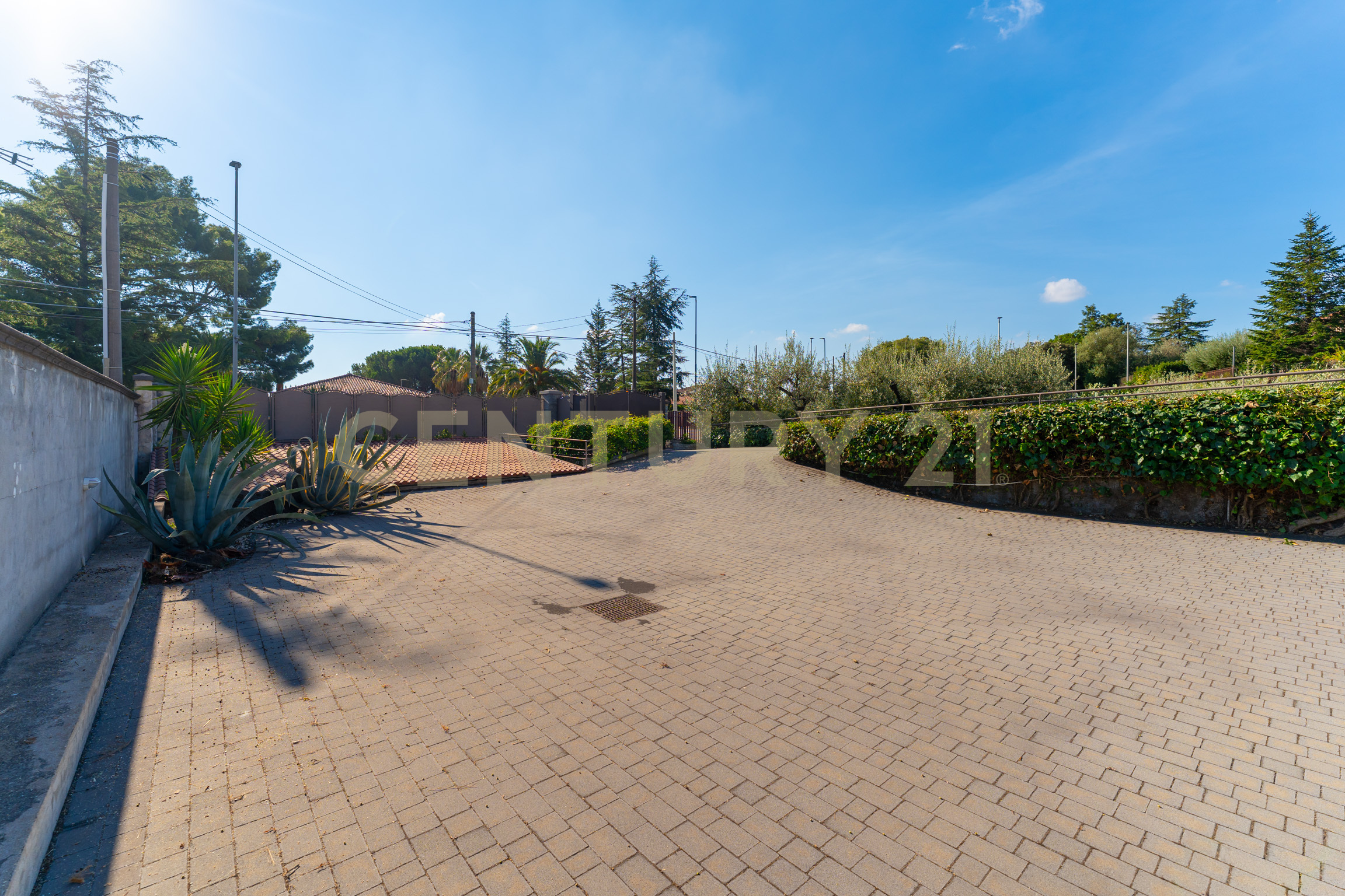 Villa con giardino in via delle ginestre 54, Pedara