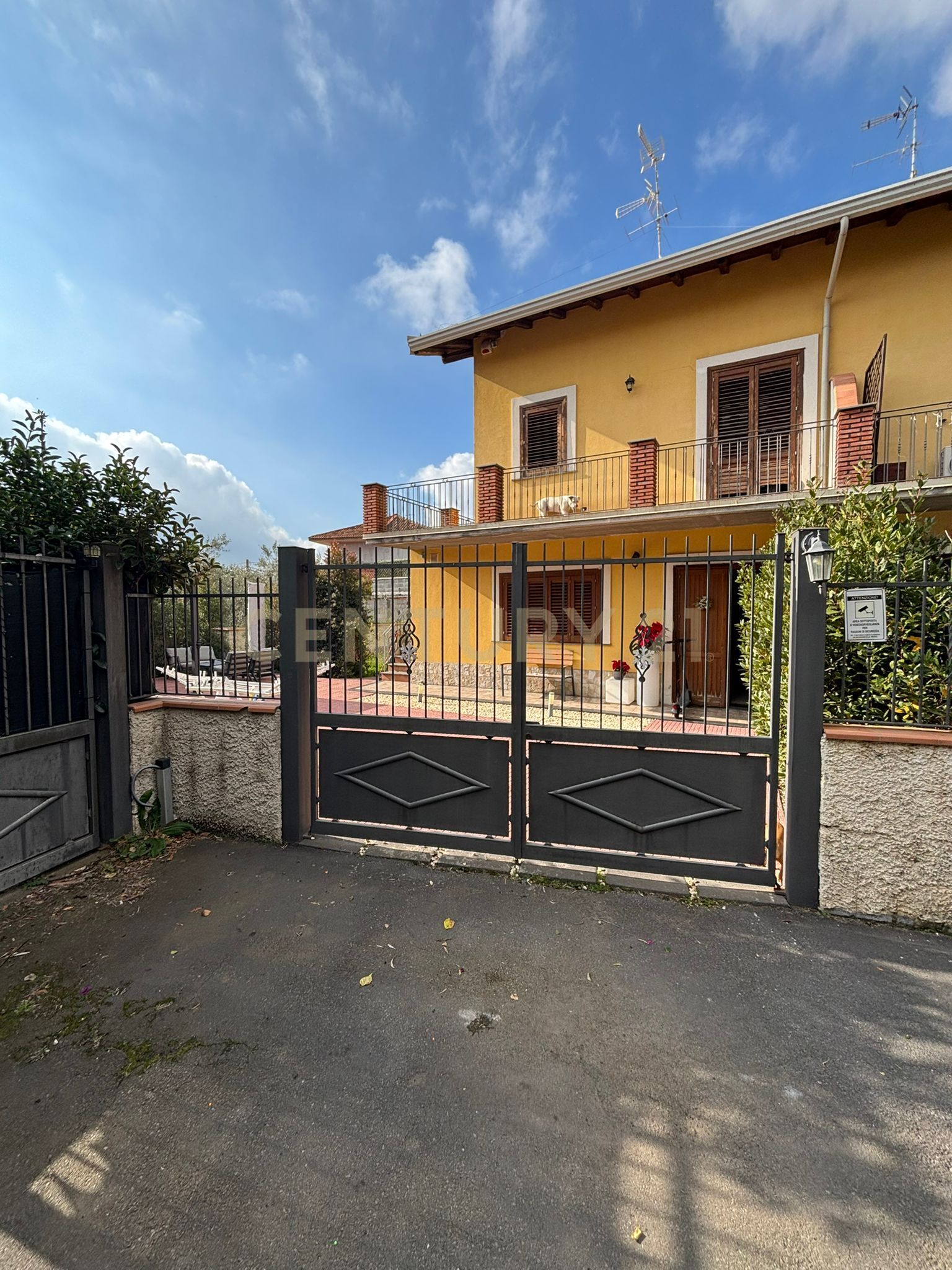 Casa indipendente con giardino in via veneto 11, Mascalucia