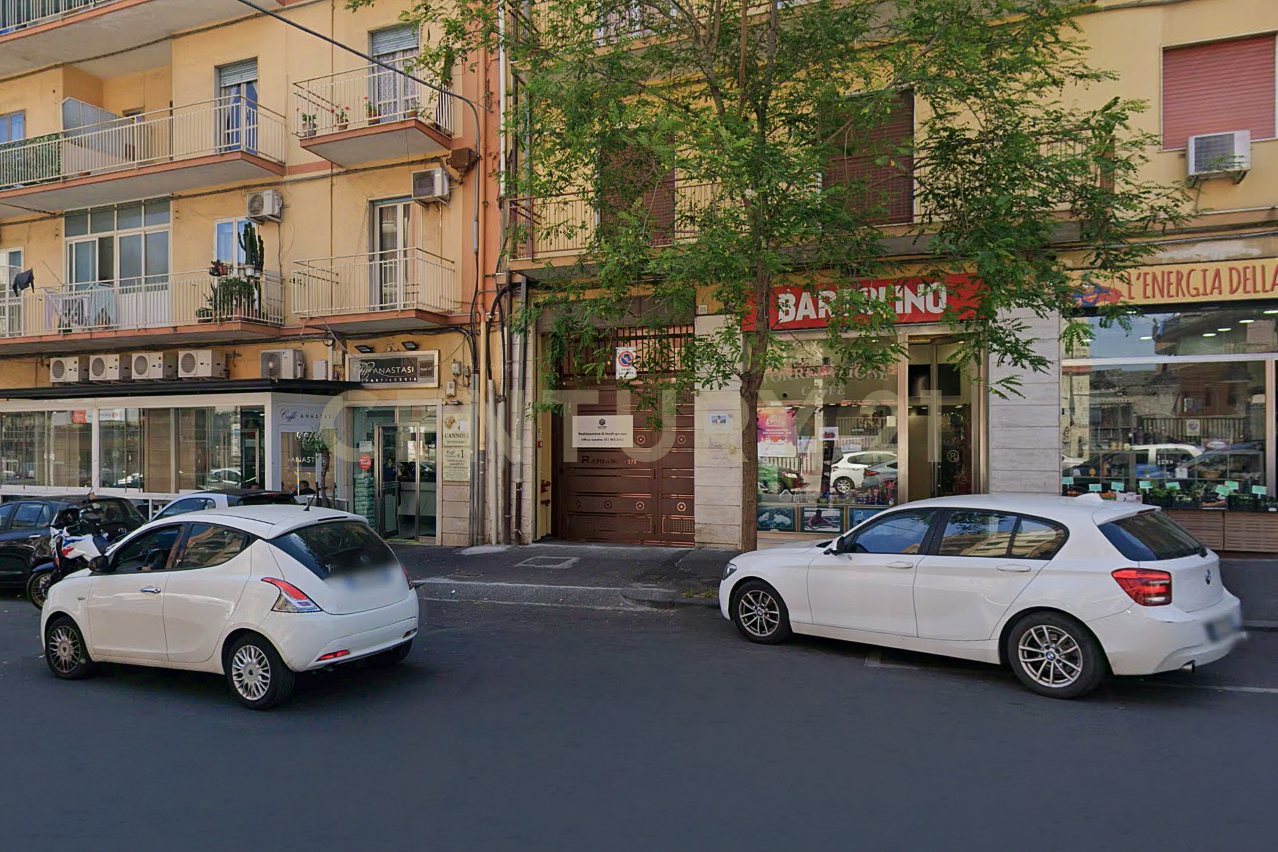 Box/Garage 55mq con box doppio in viale mario rapisardi, Catania