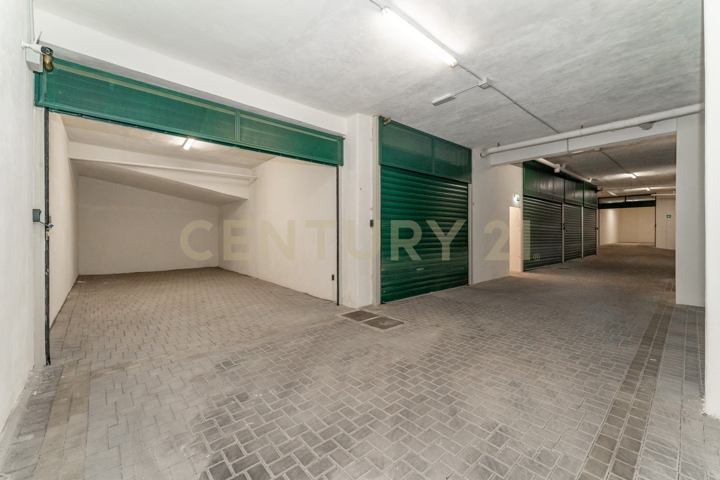 Box/Garage 55mq con box doppio in viale mario rapisardi, Catania