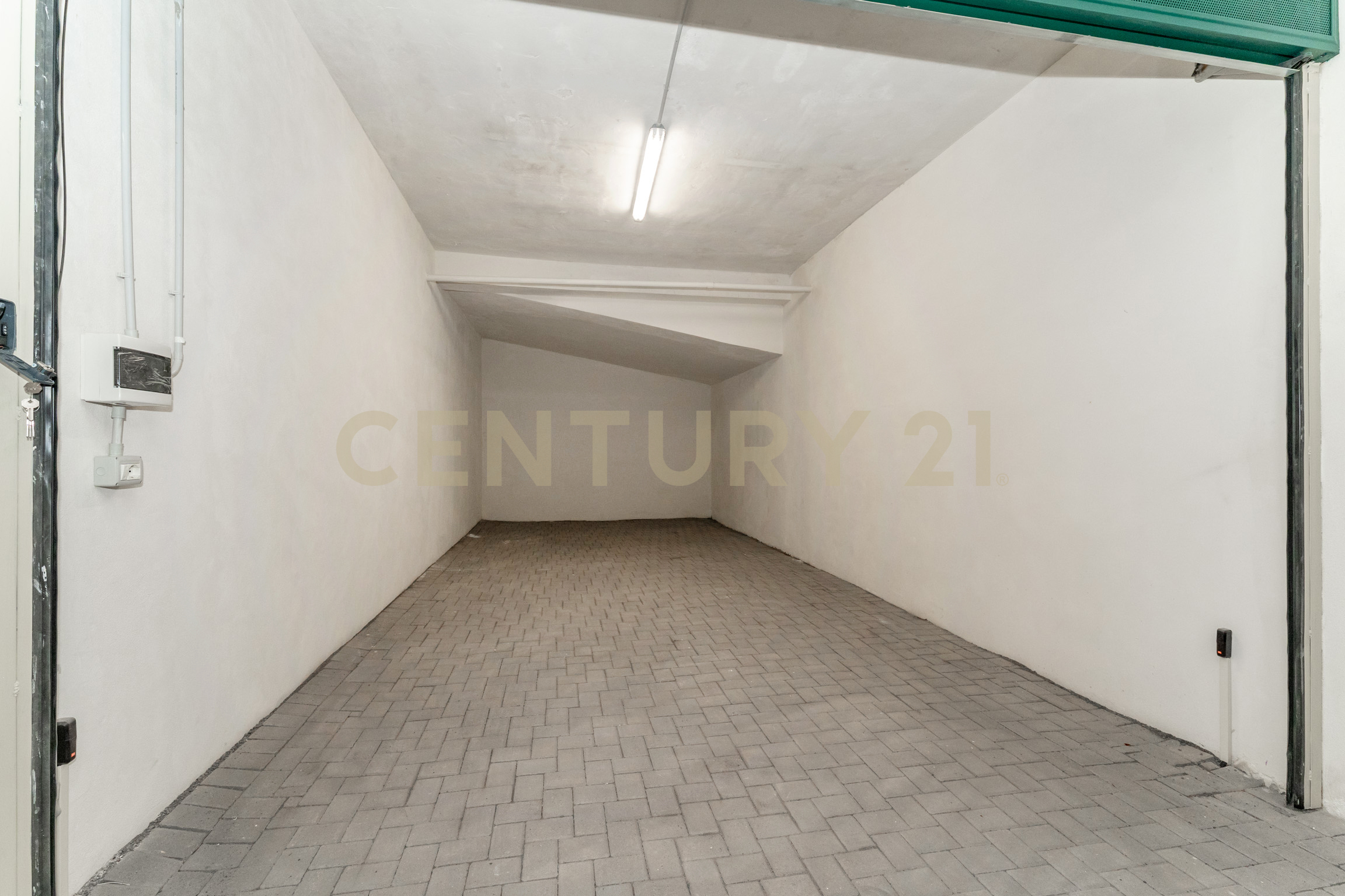 Box/Garage 55mq con box doppio in viale mario rapisardi, Catania