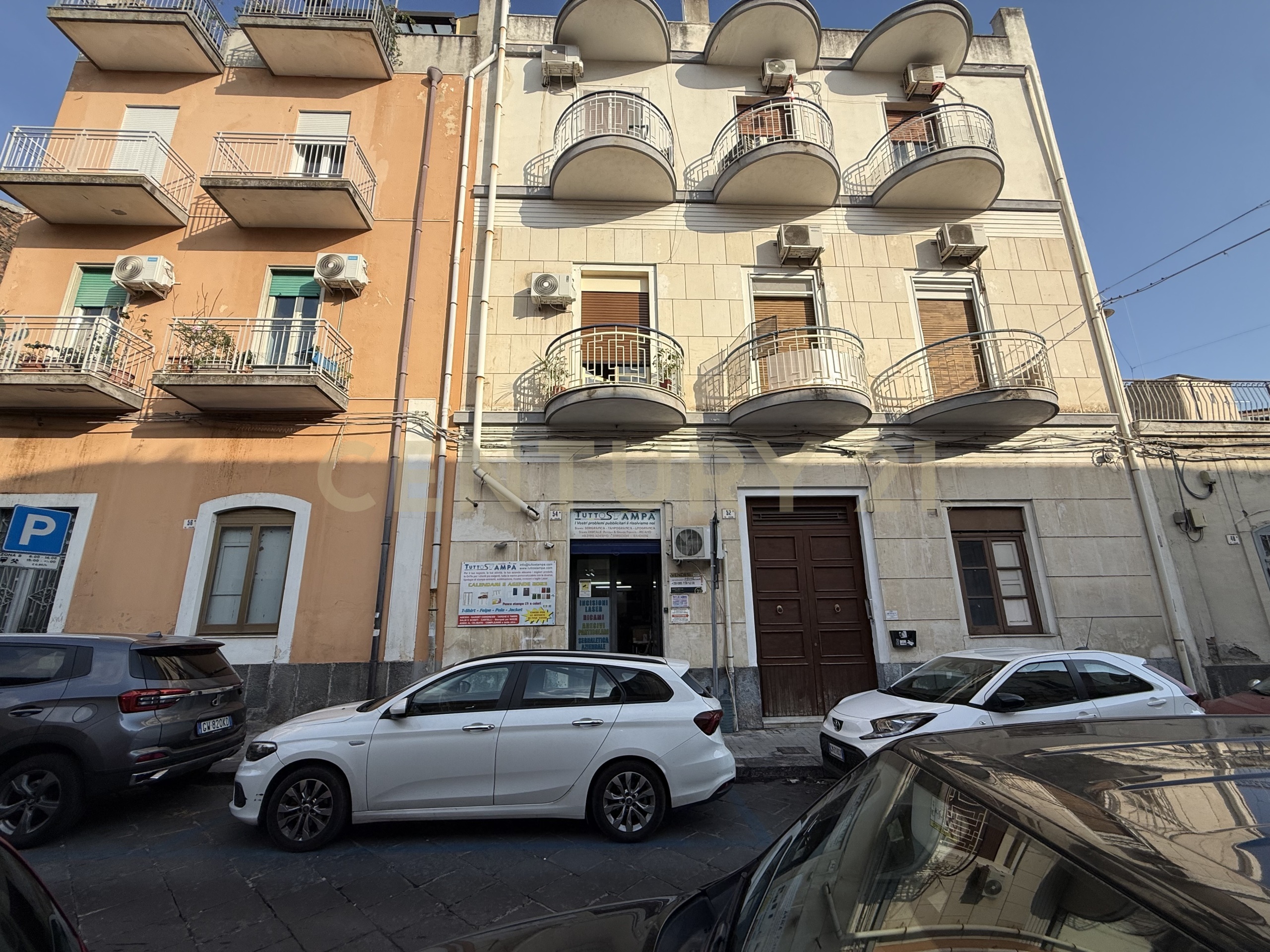 Locale commerciale in vendita a Catania in via cavaliere 54