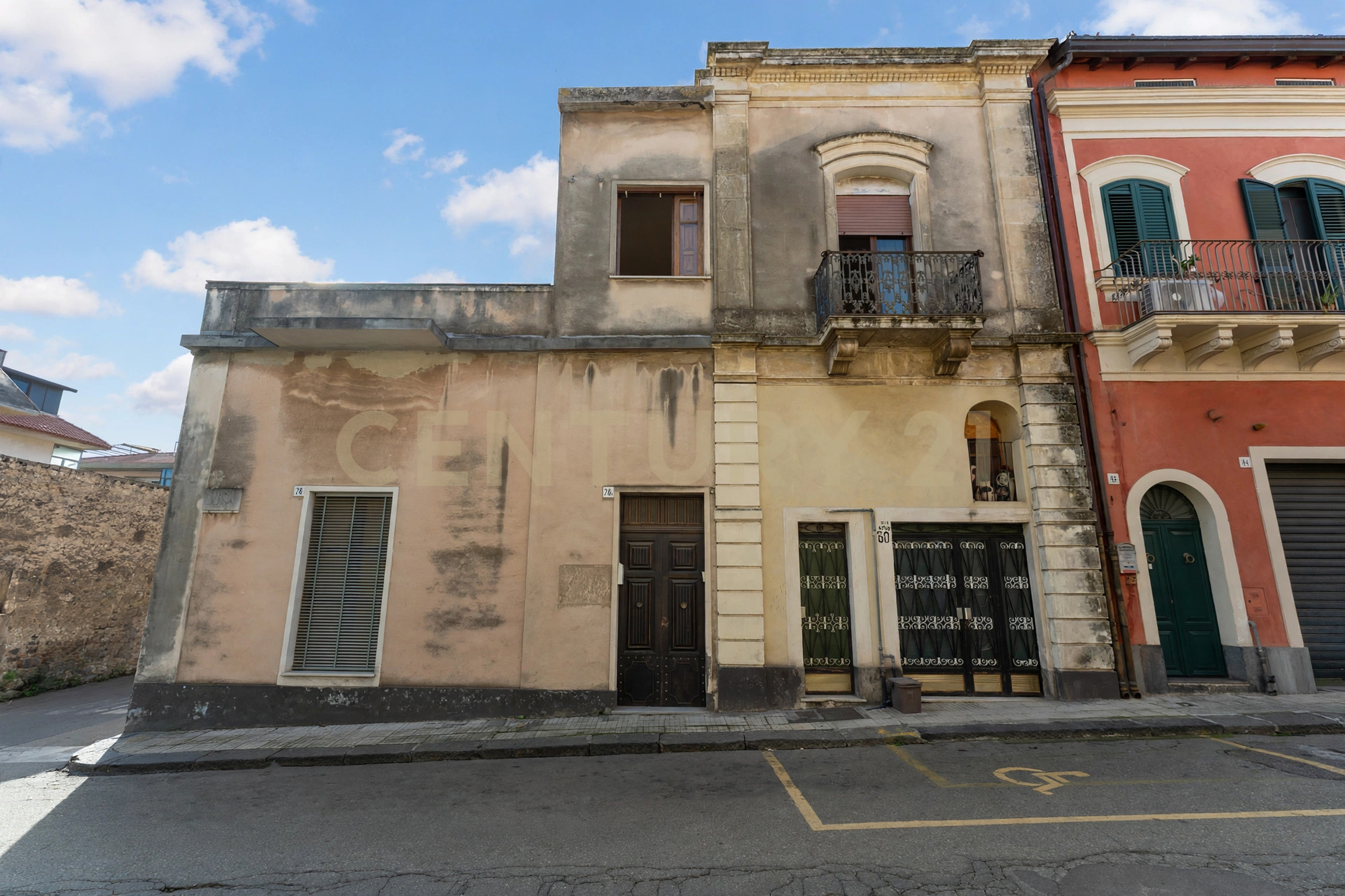 Casa indipendente con terrazzo in via etna 78a, Riposto