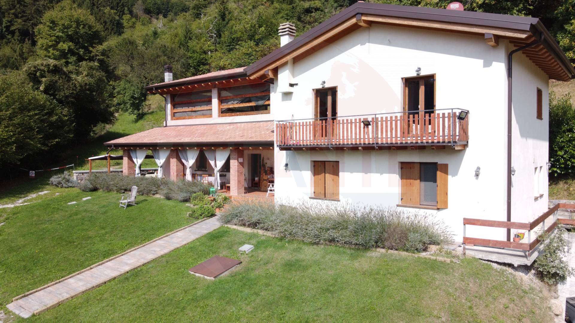 Cascina/Casale in vendita a Zone