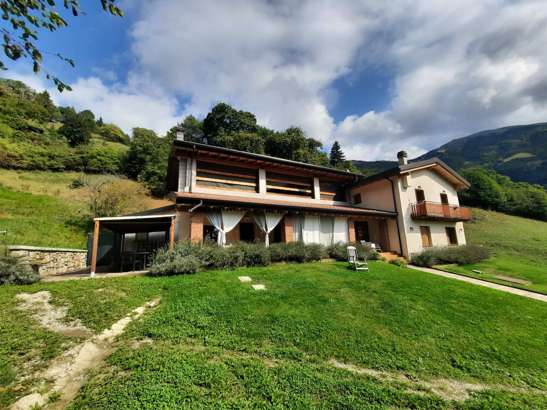 Cascina/Casale in vendita a Zone