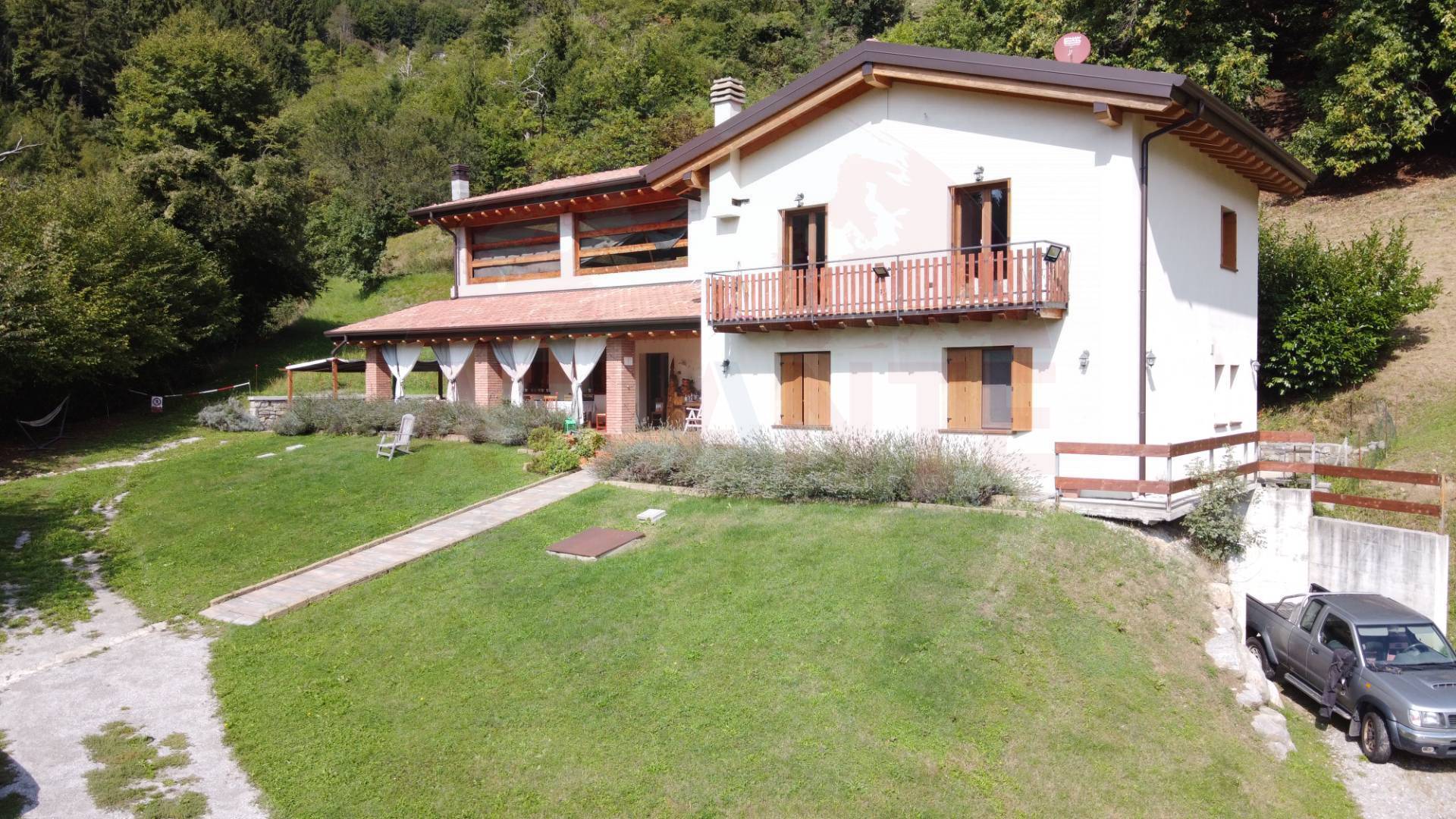 Cascina/Casale in vendita a Zone