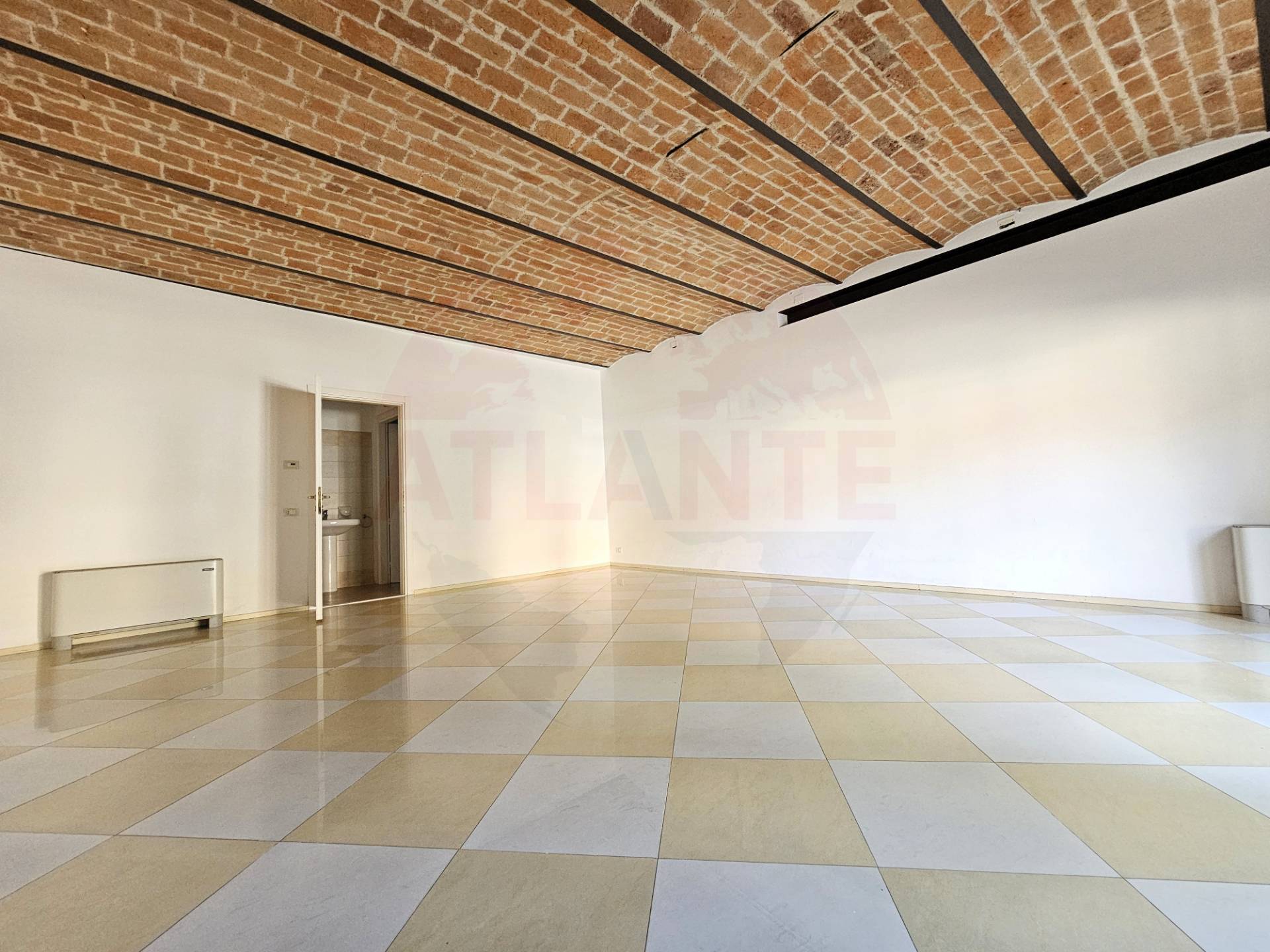 Locale Commerciale in affitto a Cologne