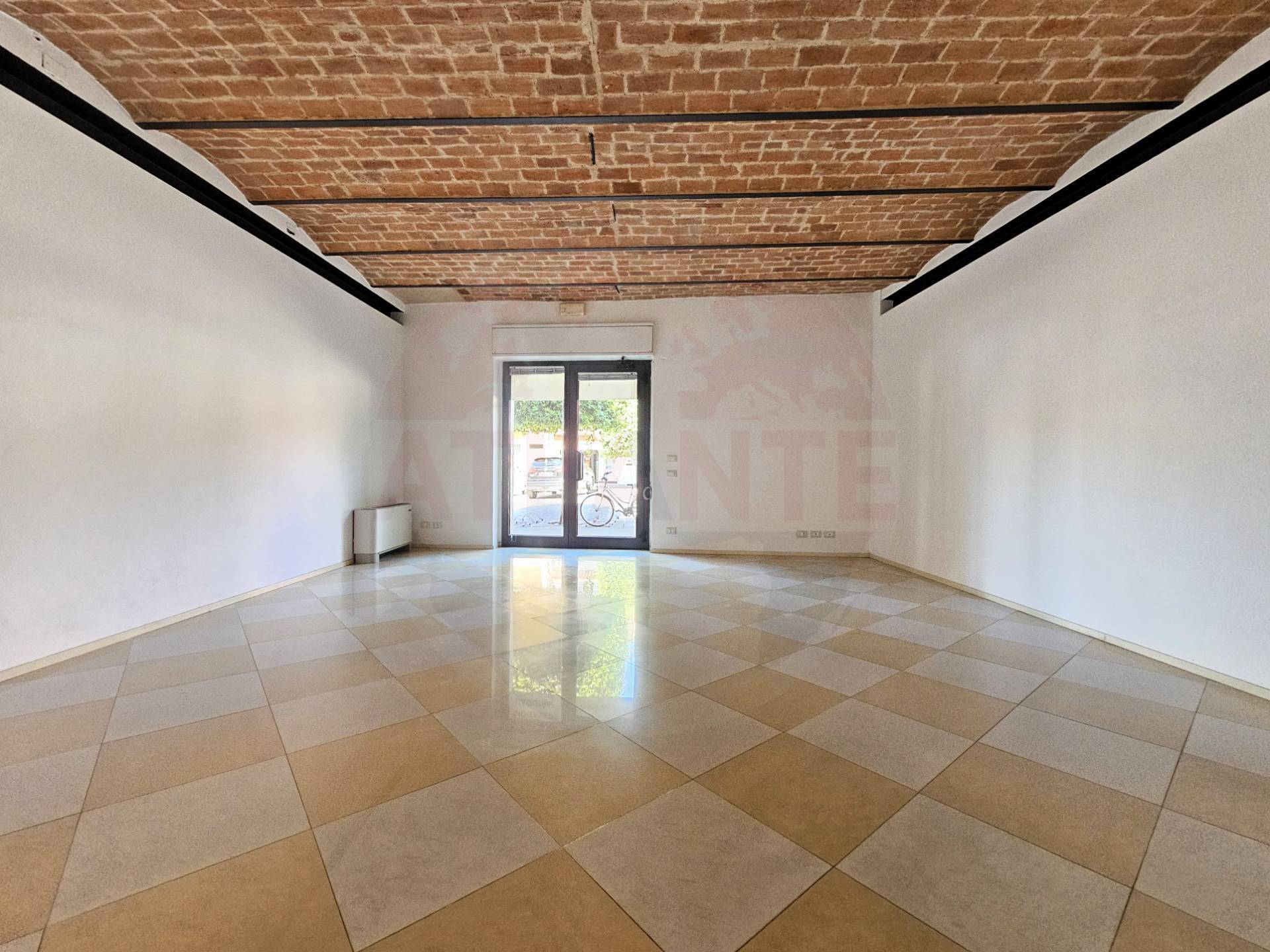 Locale Commerciale in affitto a Cologne