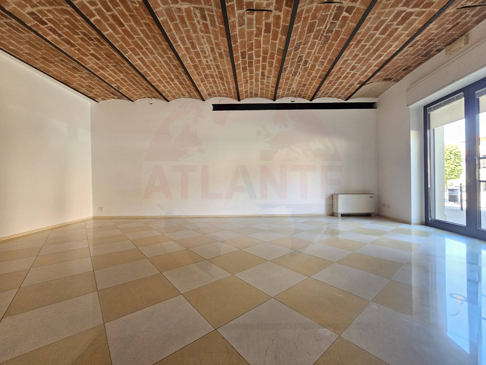 Locale Commerciale in affitto a Cologne